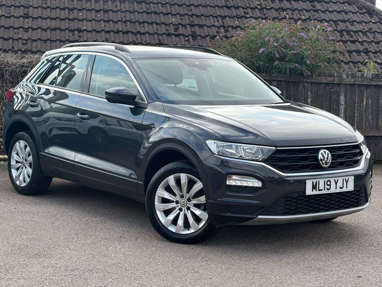 A 2019 VOLKSWAGEN T-ROC 1.6 TDI SE SUV 5dr Diesel Manual Euro 6 (s/s) (115 ps) A 2019 VOLKSWAGEN T-ROC 1.6 TDI SE SUV 5dr Diesel Manual Euro 6 (s/s) (115 ps)