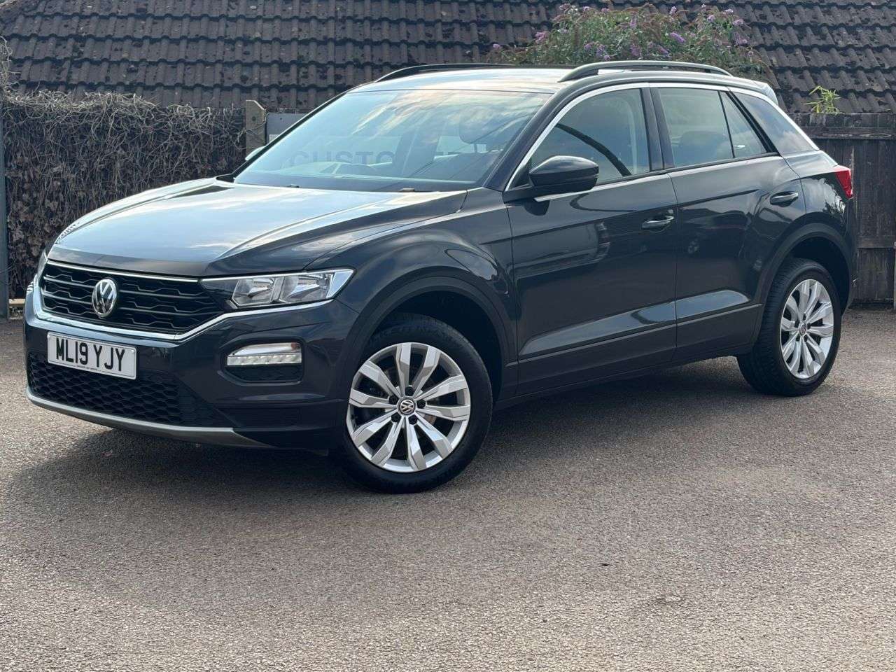 A 2019 VOLKSWAGEN T-ROC 1.6 TDI SE SUV 5dr Diesel Manual Euro 6 (s/s) (115 ps) A 2019 VOLKSWAGEN T-ROC 1.6 TDI SE SUV 5dr Diesel Manual Euro 6 (s/s) (115 ps)