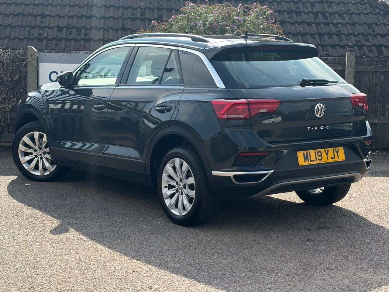 A 2019 VOLKSWAGEN T-ROC 1.6 TDI SE SUV 5dr Diesel Manual Euro 6 (s/s) (115 ps) A 2019 VOLKSWAGEN T-ROC 1.6 TDI SE SUV 5dr Diesel Manual Euro 6 (s/s) (115 ps)