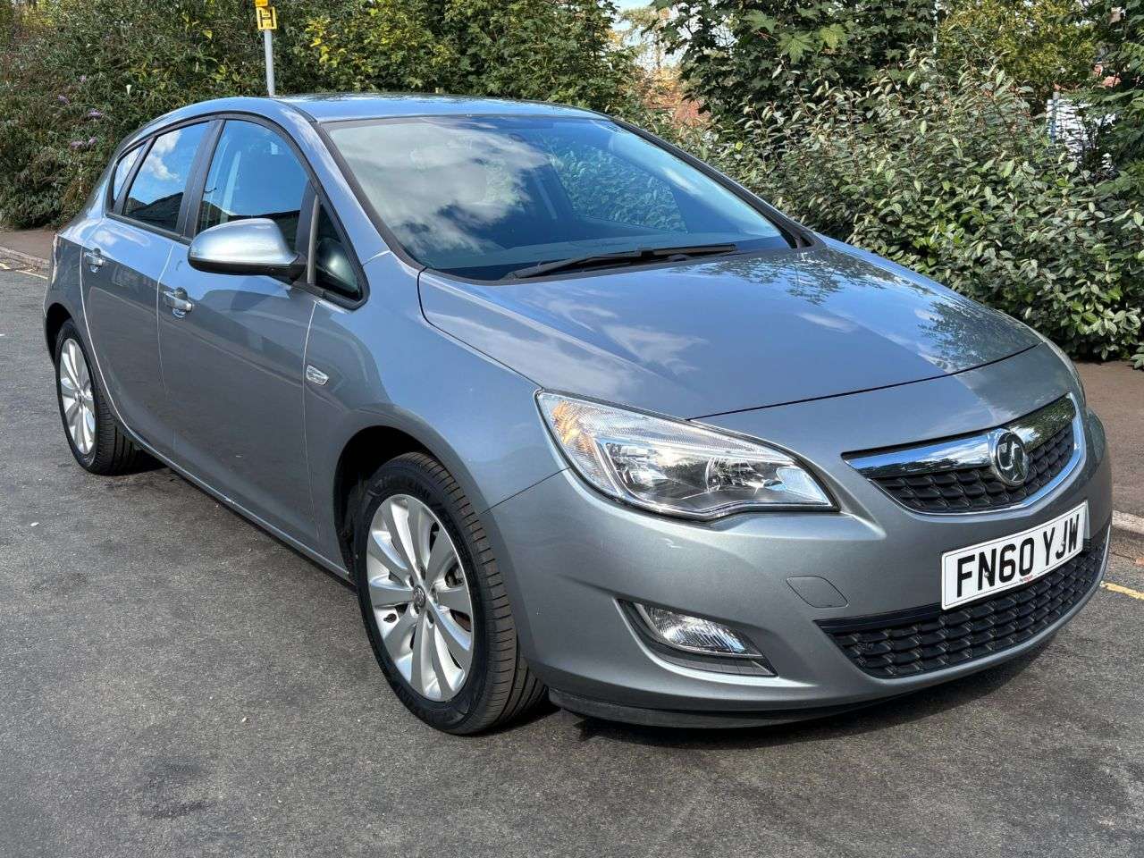 A 2010 VAUXHALL ASTRA 1.4 16v Exclusiv Hatchback 5dr Petrol Manual Euro 5 (100 ps) ONE LOCAL OWNE A 2010 VAUXHALL ASTRA 1.4 16v Exclusiv Hatchback 5dr Petrol Manual Euro 5 (100 ps) ONE LOCAL OWNE