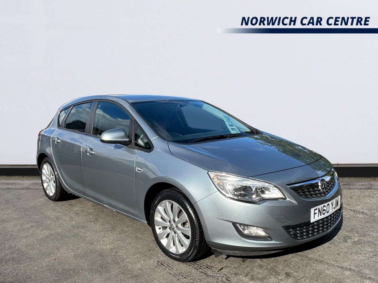 A 2010 VAUXHALL ASTRA 1.4 16v Exclusiv Hatchback 5dr Petrol Manual Euro 5 (100 ps) ONE LOCAL OWNE A 2010 VAUXHALL ASTRA 1.4 16v Exclusiv Hatchback 5dr Petrol Manual Euro 5 (100 ps) ONE LOCAL OWNE