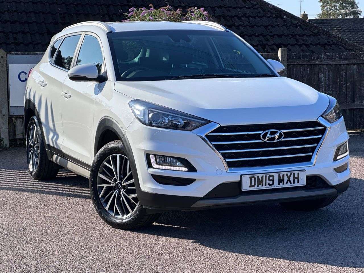 A 2019 HYUNDAI TUCSON 1.6 CRDi Premium SUV 5dr Diesel Manual Euro 6 (s/s) (115 ps) A 2019 HYUNDAI TUCSON 1.6 CRDi Premium SUV 5dr Diesel Manual Euro 6 (s/s) (115 ps)