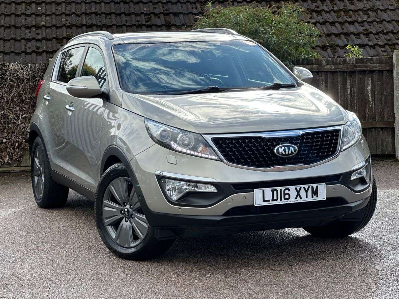 A 2016 KIA SPORTAGE 1.7 CRDi EcoDynamics 4 SUV 5dr Diesel Manual 2WD Euro 6 (s/s) (114 bhp) A 2016 KIA SPORTAGE 1.7 CRDi EcoDynamics 4 SUV 5dr Diesel Manual 2WD Euro 6 (s/s) (114 bhp)