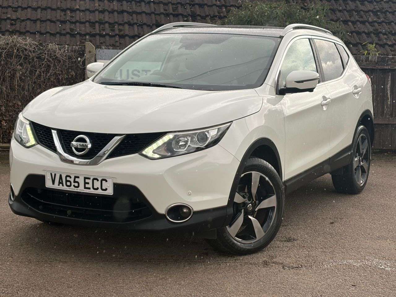 A 2016 NISSAN QASHQAI 1.6 dCi n-tec+ SUV 5dr Diesel Manual 2WD Euro 6 (s/s) (130 ps) A 2016 NISSAN QASHQAI 1.6 dCi n-tec+ SUV 5dr Diesel Manual 2WD Euro 6 (s/s) (130 ps)