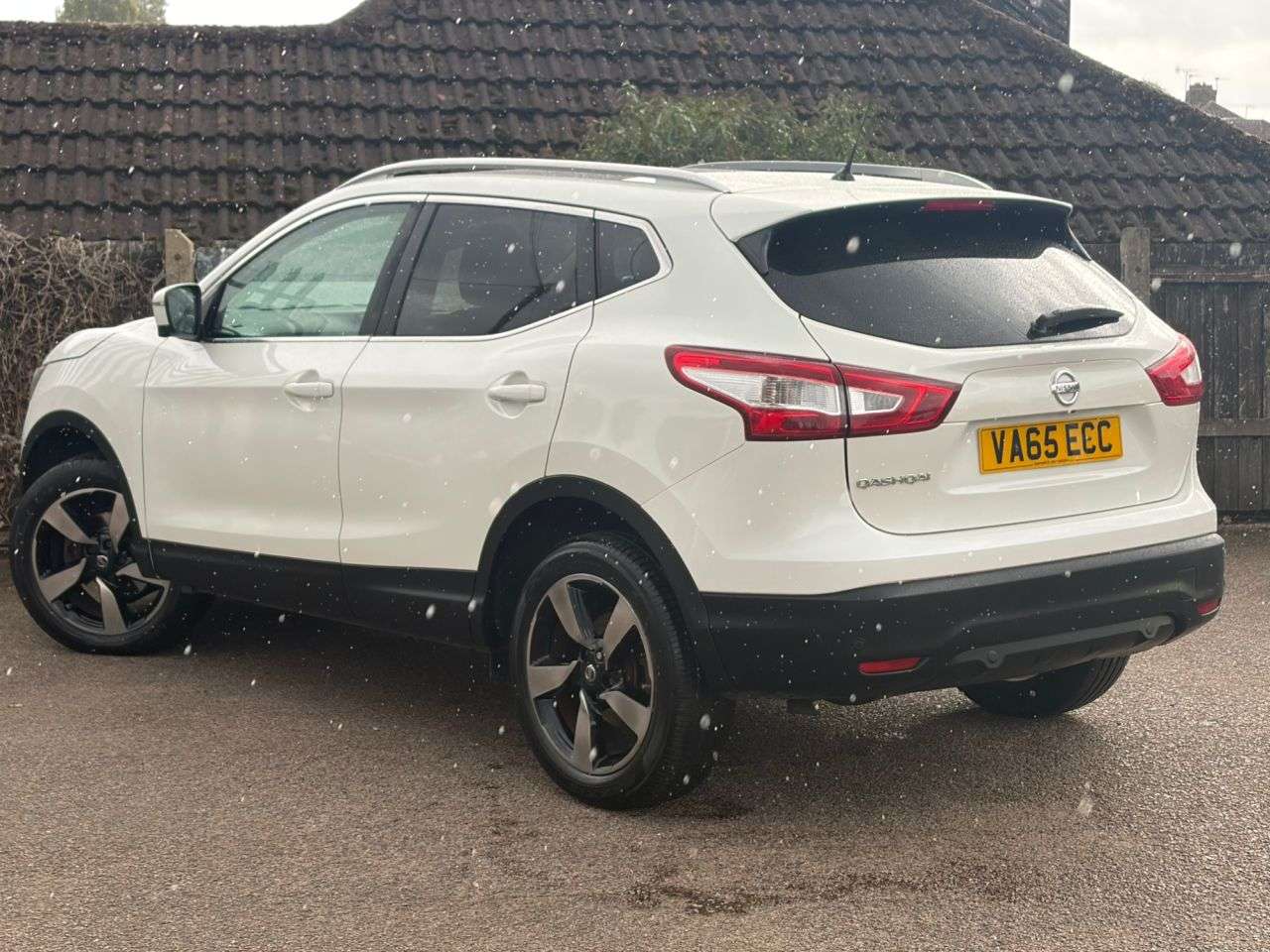 A 2016 NISSAN QASHQAI 1.6 dCi n-tec+ SUV 5dr Diesel Manual 2WD Euro 6 (s/s) (130 ps) A 2016 NISSAN QASHQAI 1.6 dCi n-tec+ SUV 5dr Diesel Manual 2WD Euro 6 (s/s) (130 ps)