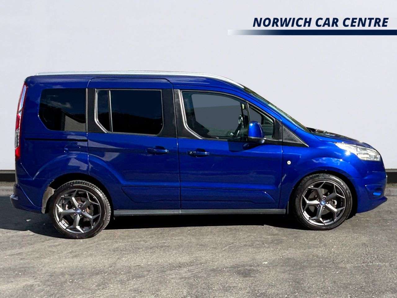 A 2016 FORD TOURNEO CONNECT 1.5 TDCi Titanium MPV 5dr Diesel Powershift Euro 6 (s/s) (120 ps) PANORAMIC A 2016 FORD TOURNEO CONNECT 1.5 TDCi Titanium MPV 5dr Diesel Powershift Euro 6 (s/s) (120 ps) PANORAMIC