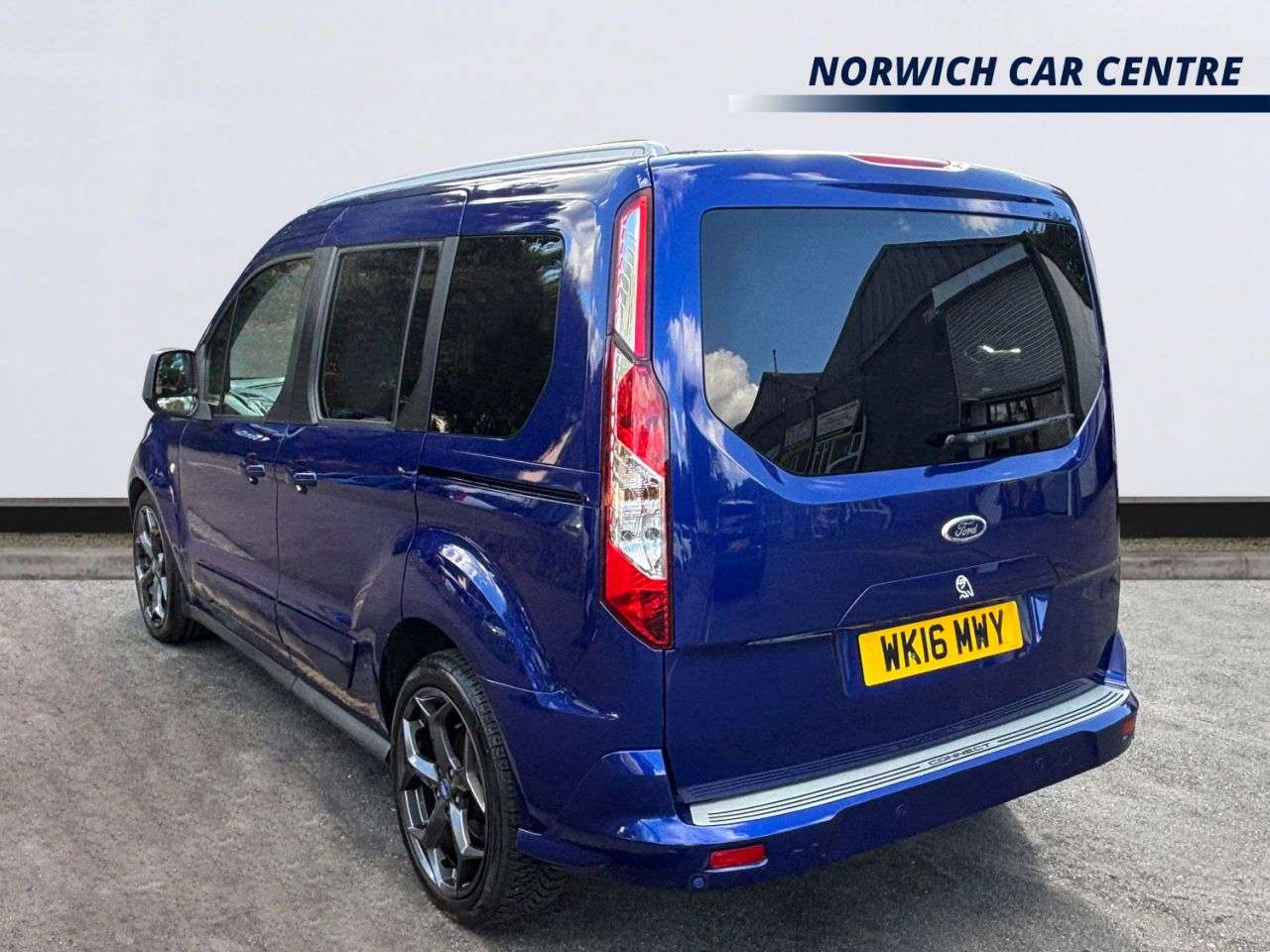 A 2016 FORD TOURNEO CONNECT 1.5 TDCi Titanium MPV 5dr Diesel Powershift Euro 6 (s/s) (120 ps) PANORAMIC A 2016 FORD TOURNEO CONNECT 1.5 TDCi Titanium MPV 5dr Diesel Powershift Euro 6 (s/s) (120 ps) PANORAMIC