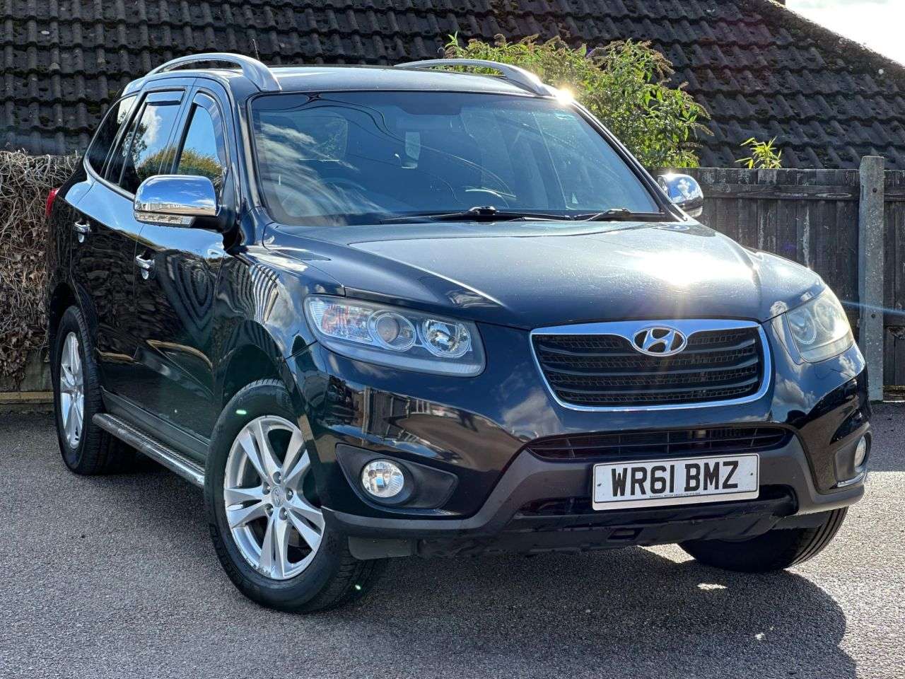 A 2011 HYUNDAI SANTA FE 2.2 CRDi Premium SUV 5dr Diesel Auto 4WD Euro 5 (7 seat) (194 bhp) A 2011 HYUNDAI SANTA FE 2.2 CRDi Premium SUV 5dr Diesel Auto 4WD Euro 5 (7 seat) (194 bhp)