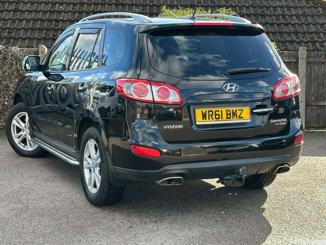 A 2011 HYUNDAI SANTA FE 2.2 CRDi Premium SUV 5dr Diesel Auto 4WD Euro 5 (7 seat) (194 bhp) A 2011 HYUNDAI SANTA FE 2.2 CRDi Premium SUV 5dr Diesel Auto 4WD Euro 5 (7 seat) (194 bhp)