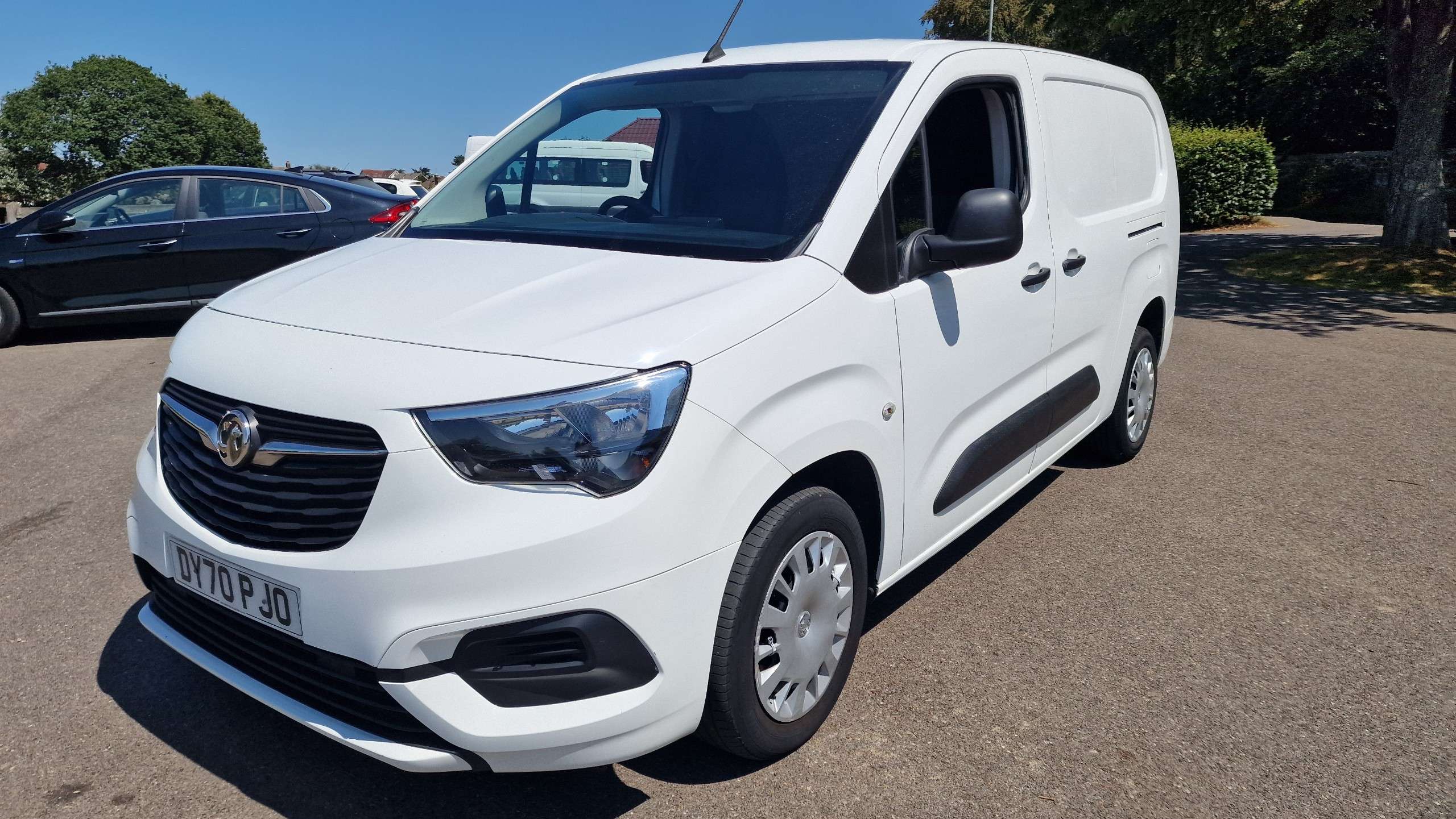 A 2020 VAUXHALL COMBO 1.5 Turbo D 2300 Sportive Panel Van 4dr Diesel Manual L2 H1 Euro 6 (s/s) (100 ps)+ LOW MILEAGE+NO VAT+TWIN SIDE LOADING DOORS+PLY LINED+ A 2020 VAUXHALL COMBO 1.5 Turbo D 2300 Sportive Panel Van 4dr Diesel Manual L2 H1 Euro 6 (s/s) (100 ps)+ LOW MILEAGE+NO VAT+TWIN SIDE LOADING DOORS+PLY LINED+