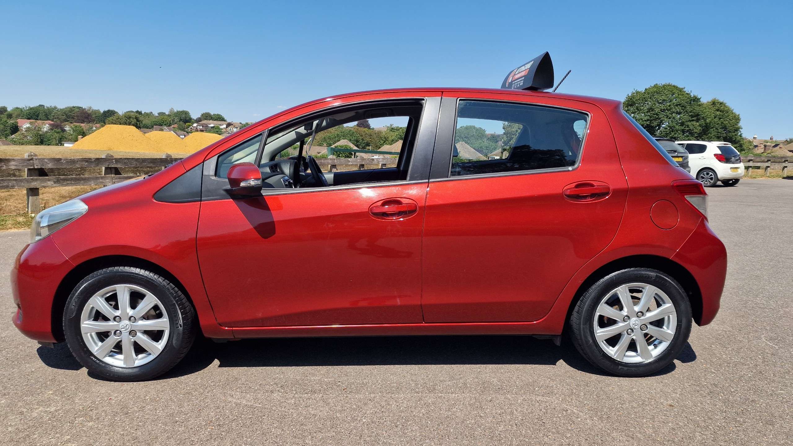 A 2012 TOYOTA YARIS 1.33 Dual VVT-i TR Hatchback 5dr Petrol Manual Euro 5 (101 ps)+LOW MILEAGE+2 KEYS+LOW INSURANCE+ A 2012 TOYOTA YARIS 1.33 Dual VVT-i TR Hatchback 5dr Petrol Manual Euro 5 (101 ps)+LOW MILEAGE+2 KEYS+LOW INSURANCE+