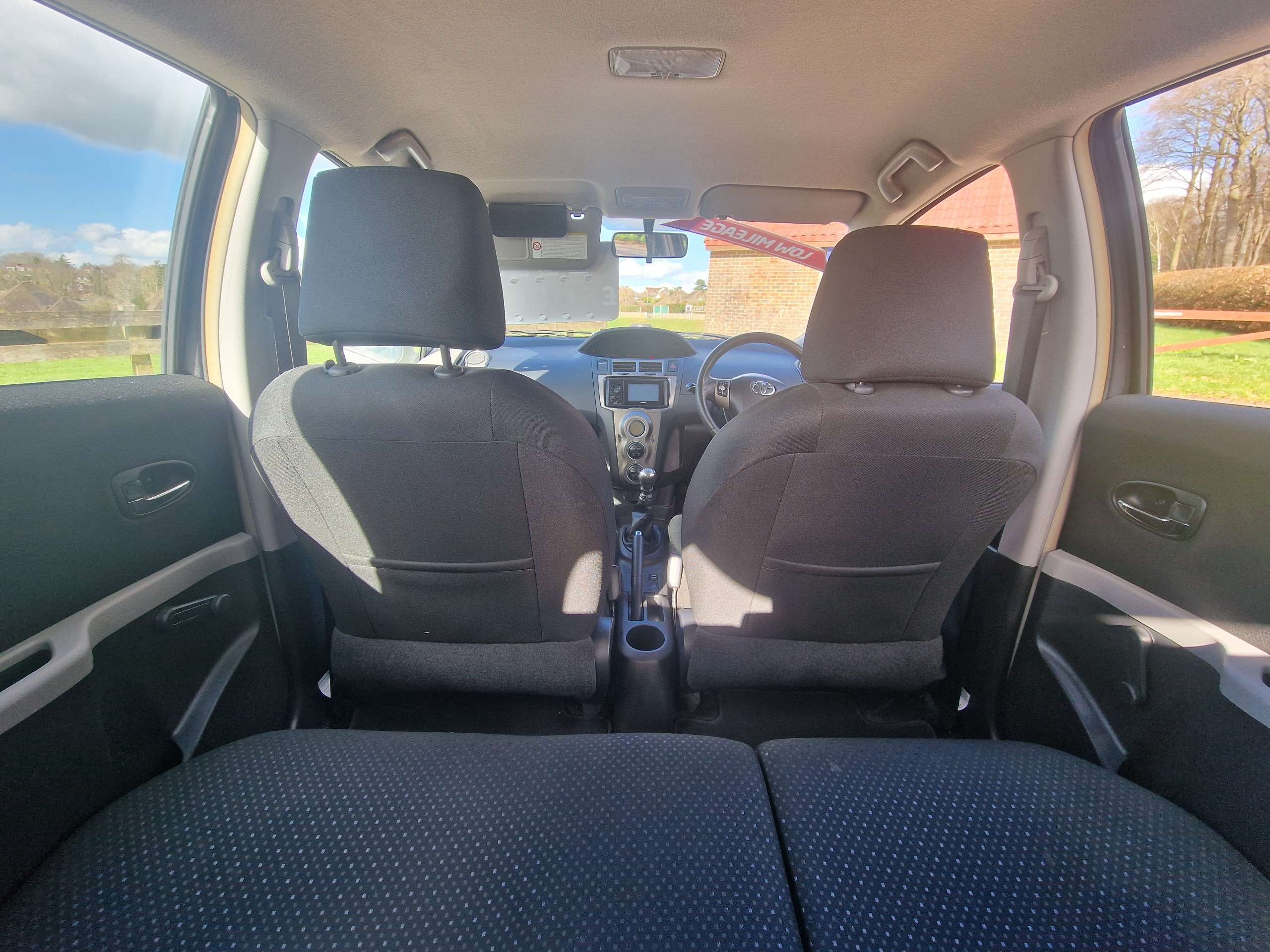 2011 TOYOTA YARIS 2011 TOYOTA YARIS