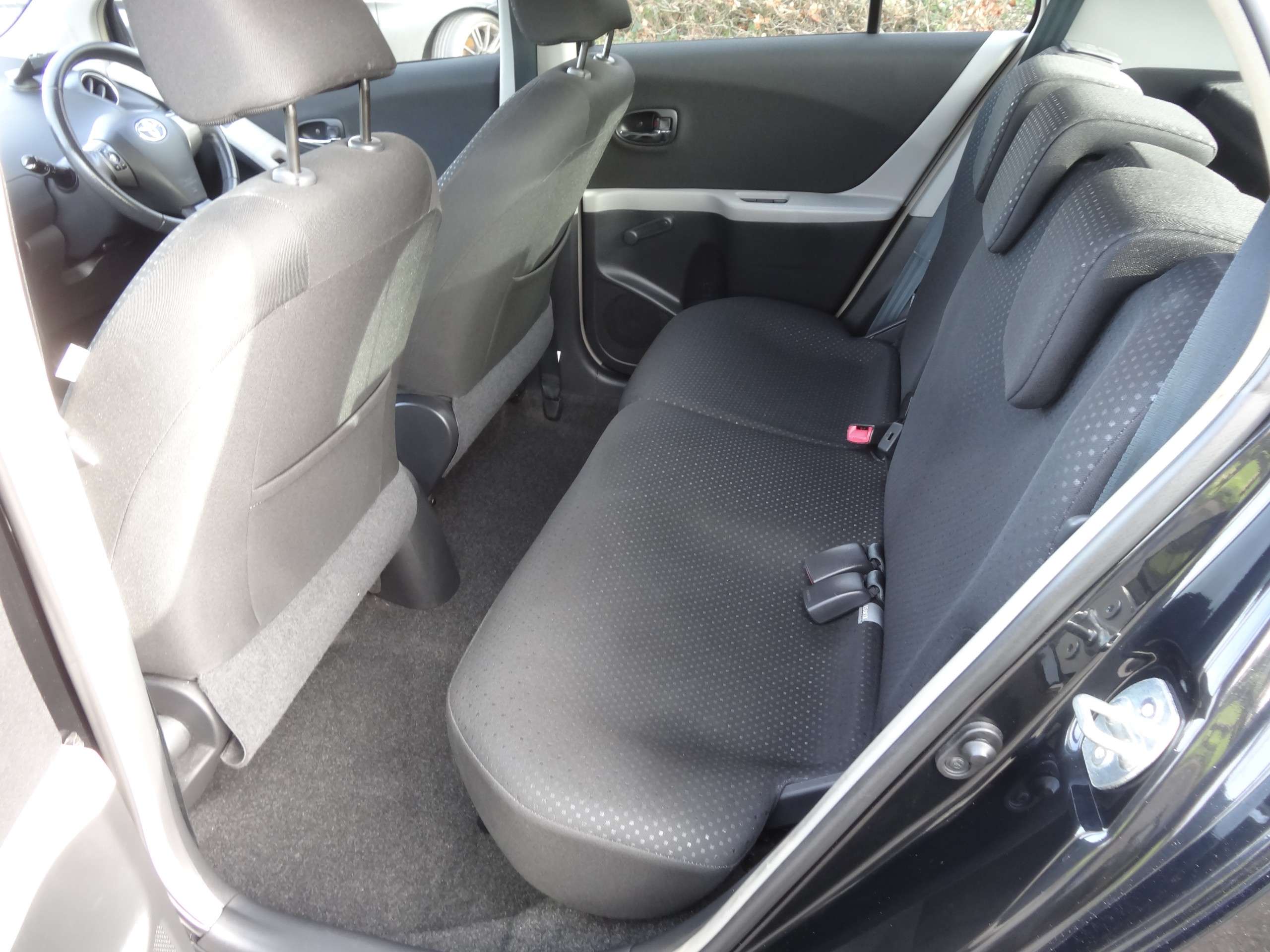 2011 TOYOTA YARIS 2011 TOYOTA YARIS