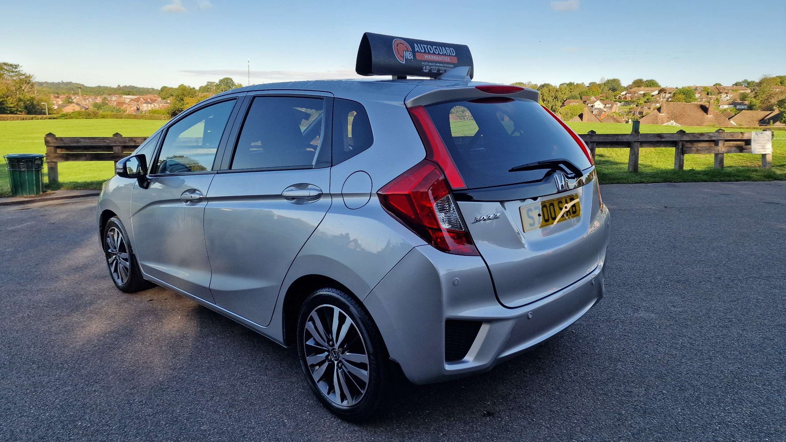 A 2016 HONDA JAZZ 1.3 i-VTEC EX Hatchback 5dr Petrol Manual Euro 6 (s/s) (102 ps)+VERY LOW MILEAGE UNDER 21,000 MILES+FULL SERVICE HISTORY+TOP SPEC+ A 2016 HONDA JAZZ 1.3 i-VTEC EX Hatchback 5dr Petrol Manual Euro 6 (s/s) (102 ps)+VERY LOW MILEAGE UNDER 21,000 MILES+FULL SERVICE HISTORY+TOP SPEC+