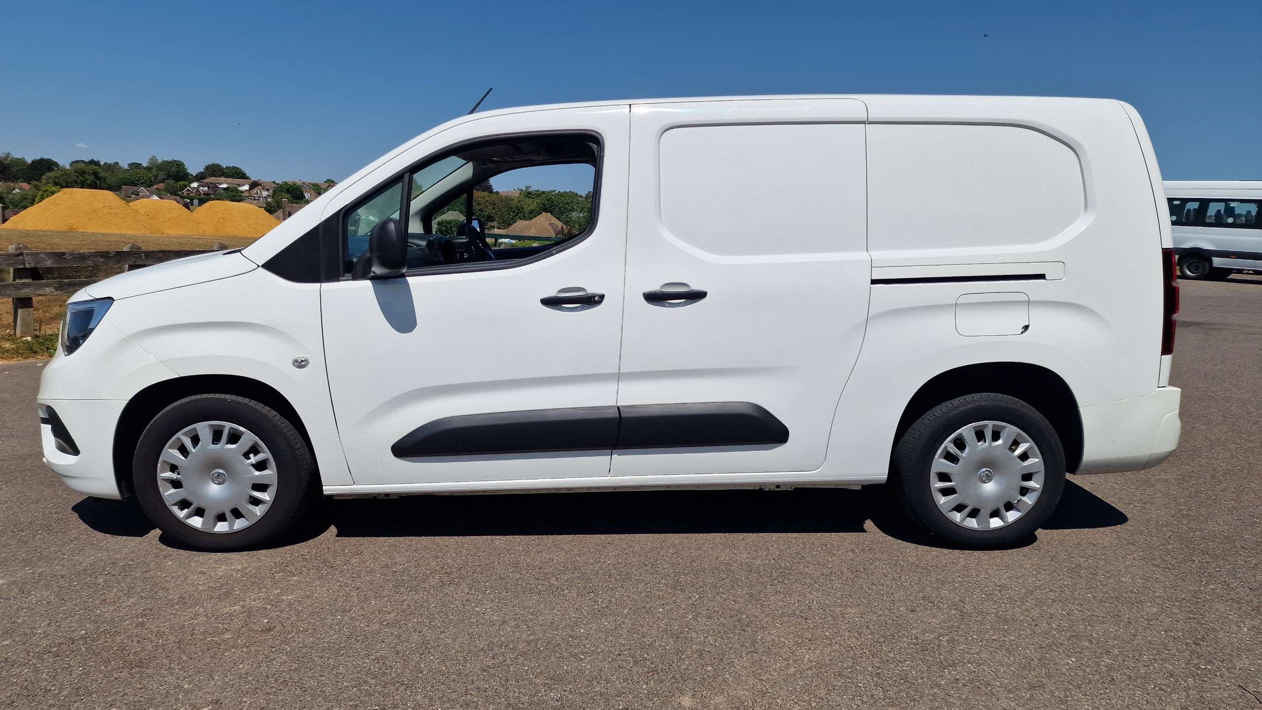 A 2020 VAUXHALL COMBO 1.5 Turbo D 2300 Sportive Panel Van 4dr Diesel Manual L2 H1 Euro 6 (s/s) (100 ps)+ LOW MILEAGE+NO VAT+TWIN SIDE LOADING DOORS+PLY LINED+ A 2020 VAUXHALL COMBO 1.5 Turbo D 2300 Sportive Panel Van 4dr Diesel Manual L2 H1 Euro 6 (s/s) (100 ps)+ LOW MILEAGE+NO VAT+TWIN SIDE LOADING DOORS+PLY LINED+