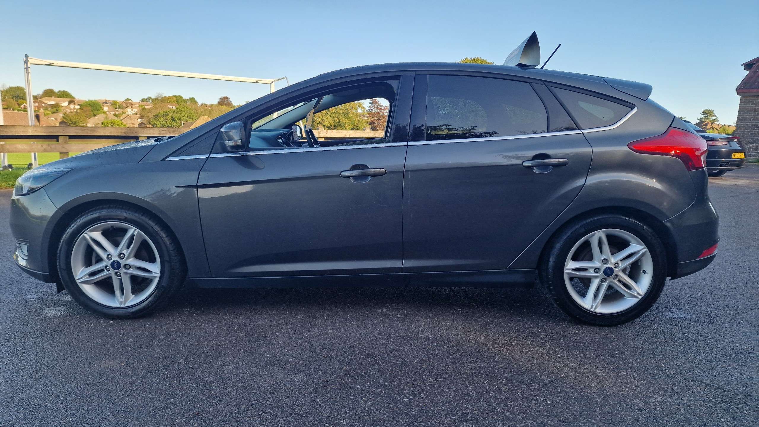 A 2017 FORD FOCUS 1.0T EcoBoost Zetec Edition Hatchback 5dr Petrol Manual Euro 6 (s/s) (125 ps)+VERY LOW MILEAGE ONLY 15,000 MILES+RECENT CAMBELT CHANGE+SERVICE HISTORY+ A 2017 FORD FOCUS 1.0T EcoBoost Zetec Edition Hatchback 5dr Petrol Manual Euro 6 (s/s) (125 ps)+VERY LOW MILEAGE ONLY 15,000 MILES+RECENT CAMBELT CHANGE+SERVICE HISTORY+