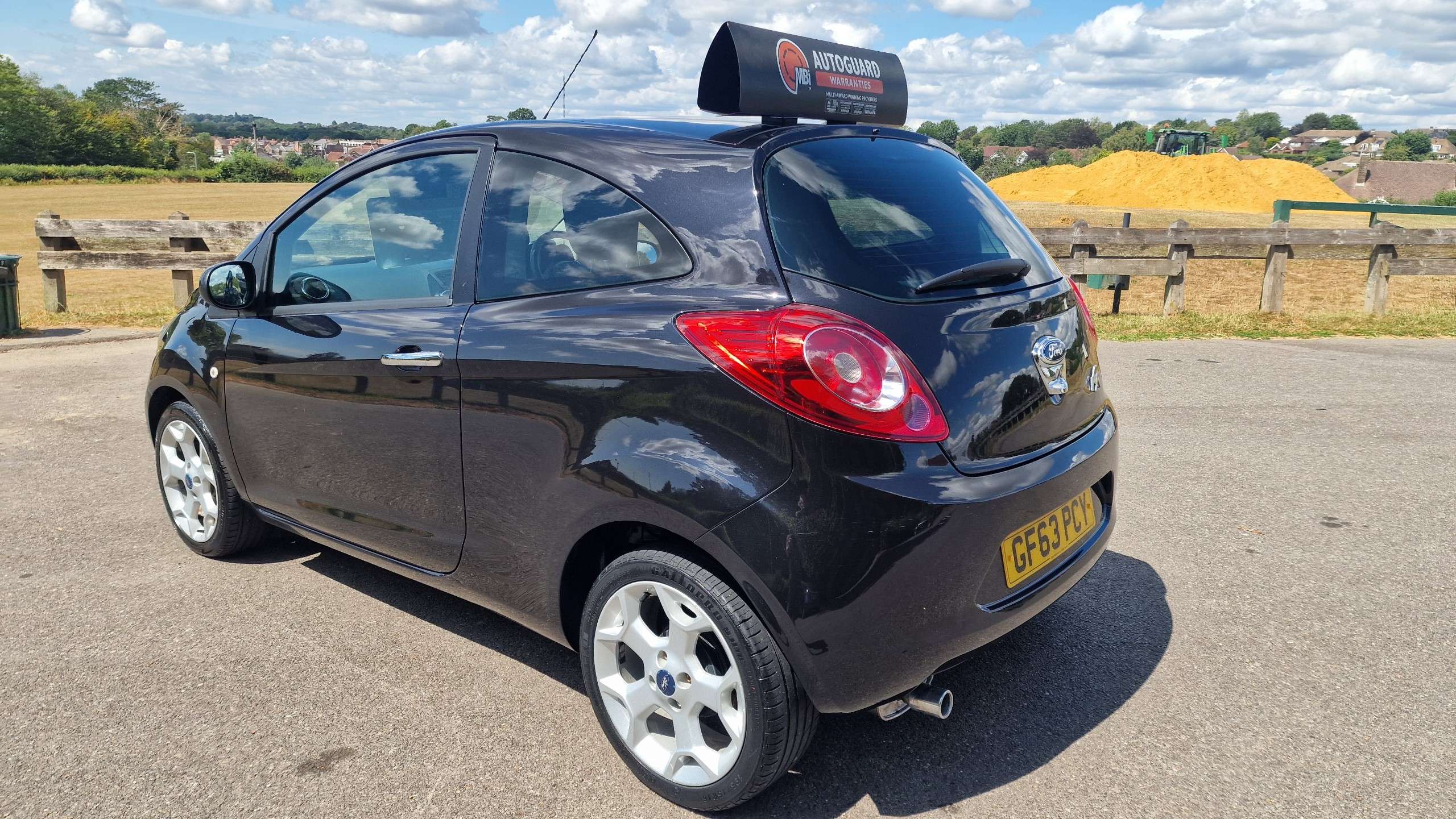A 2014 FORD KA 1.2 Metal Hatchback 3dr Petrol Manual Euro 6 (s/s) (69 ps)+LOW MILEAGE+SERVICE HISTORY+ A 2014 FORD KA 1.2 Metal Hatchback 3dr Petrol Manual Euro 6 (s/s) (69 ps)+LOW MILEAGE+SERVICE HISTORY+