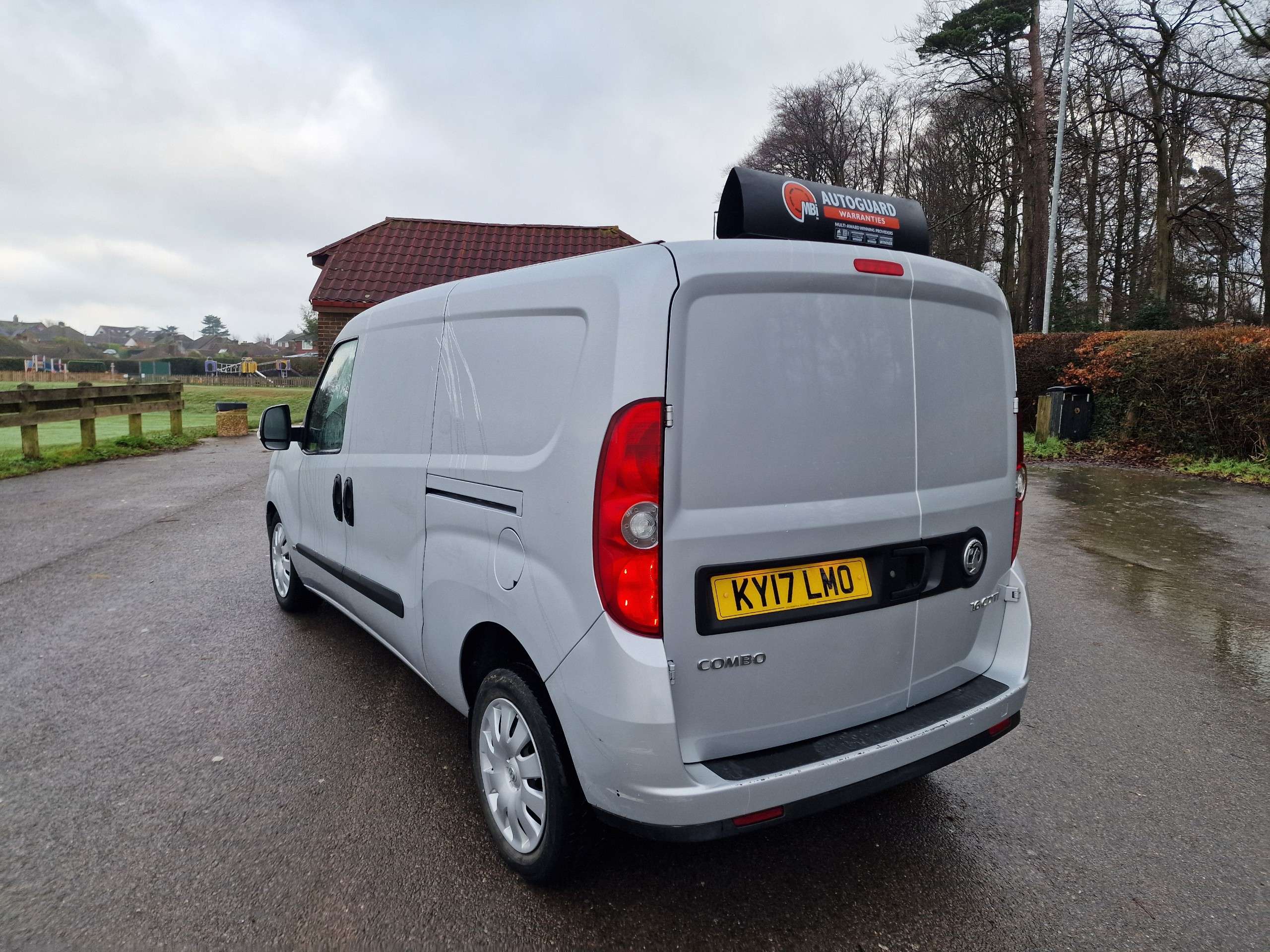 A 2017 VAUXHALL COMBO 1.6 CDTI L2 H1 LWB VAN+ LOW MILEAGE+TWIN SIDE LOADING DOORS+NO VAT+ A 2017 VAUXHALL COMBO 1.6 CDTI L2 H1 LWB VAN+ LOW MILEAGE+TWIN SIDE LOADING DOORS+NO VAT+