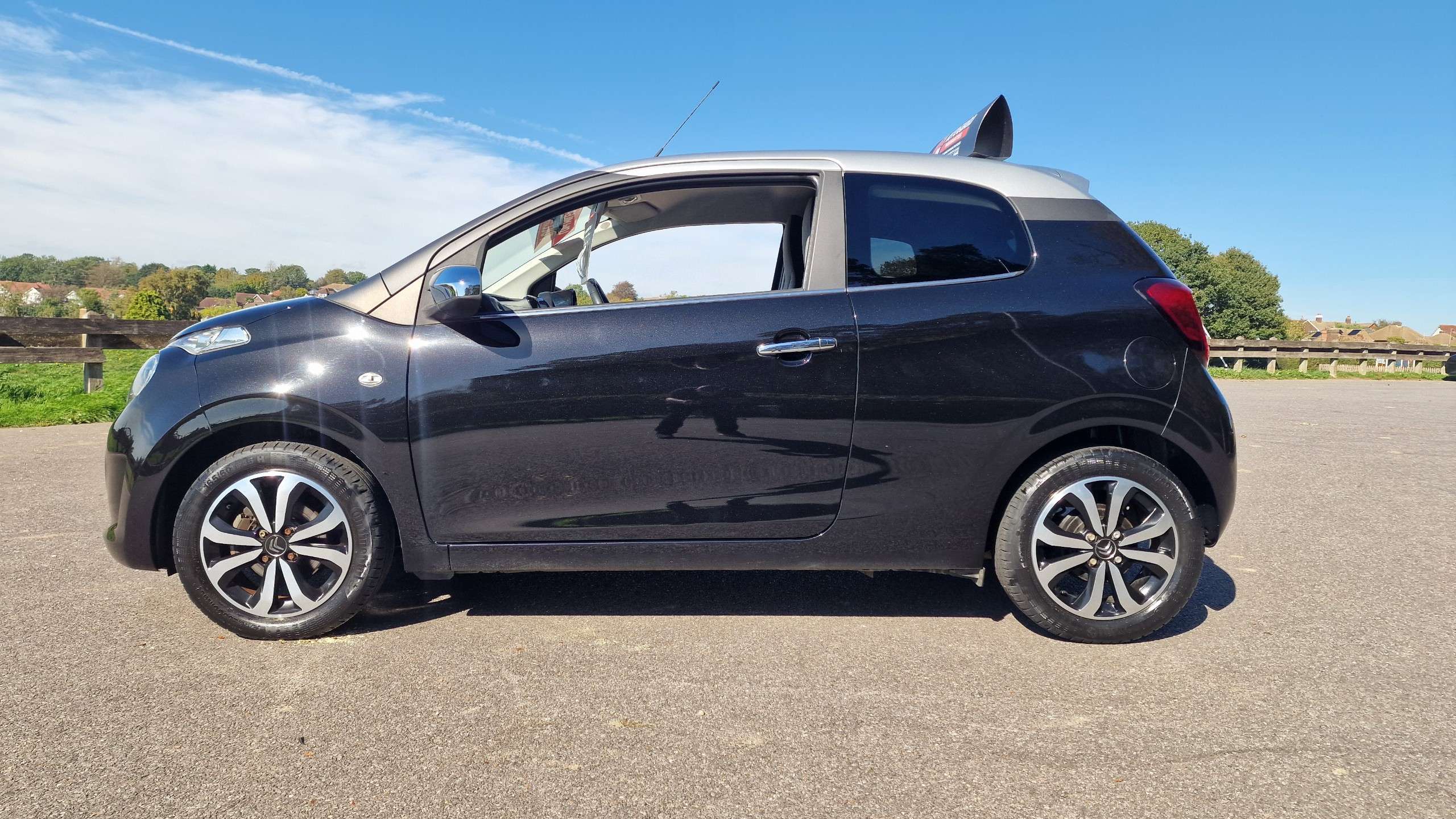 A 2018 CITROEN C1 1.2 PureTech Flair Hatchback 3dr Petrol Manual Euro 6 (82 ps)+VERY LOW MILEAGE ONLY 11.700 MILES+ONE OWNER+FULL SERVICE HISTORY+ A 2018 CITROEN C1 1.2 PureTech Flair Hatchback 3dr Petrol Manual Euro 6 (82 ps)+VERY LOW MILEAGE ONLY 11.700 MILES+ONE OWNER+FULL SERVICE HISTORY+
