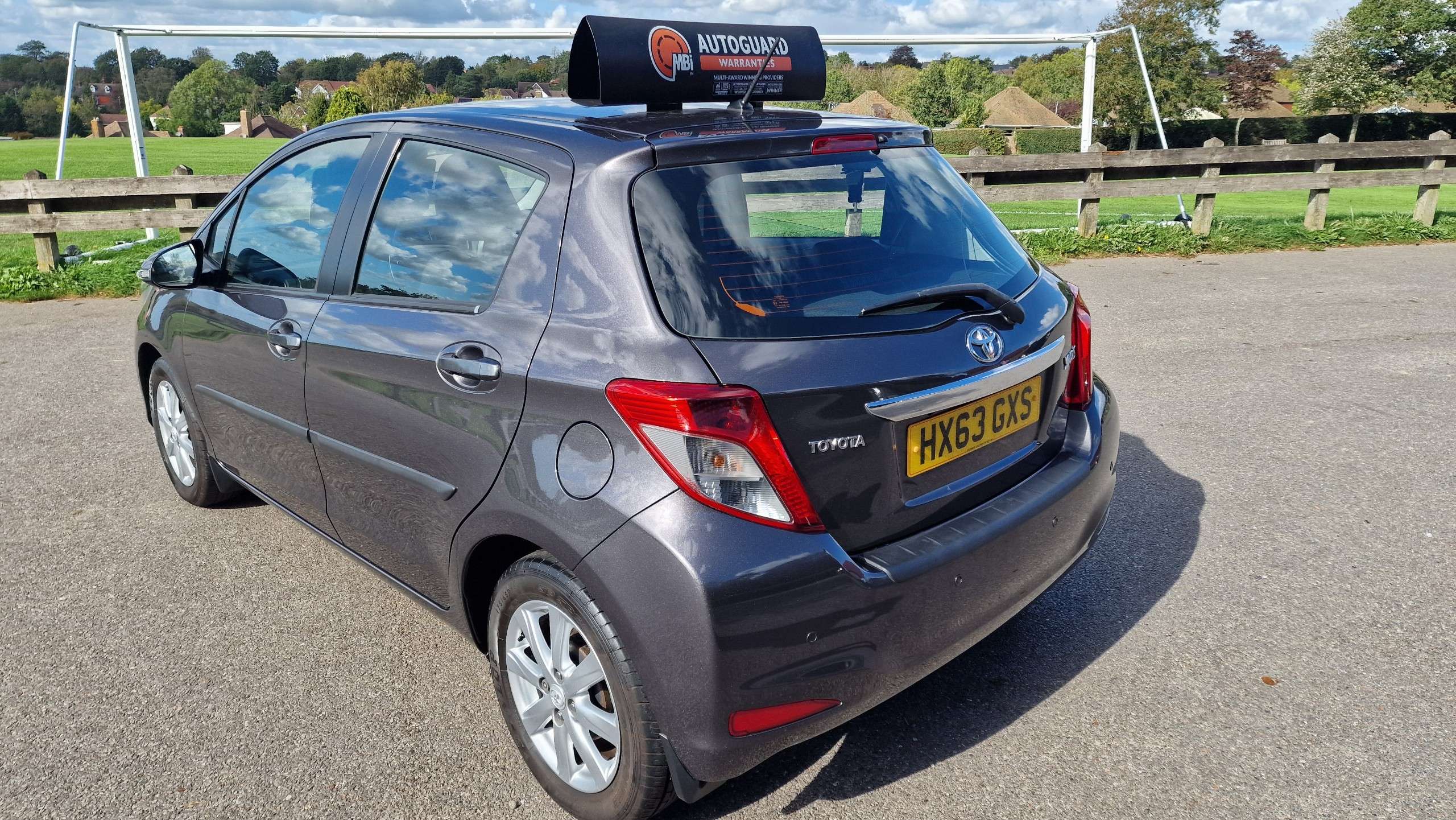 A 2013 TOYOTA YARIS 1.33 Dual VVT-i TR Hatchback 5dr Petrol Manual Euro 5 (101 ps)+ ONE OWNER+FULL TOYOTA SERVICE HISTORY+LOW MILEAGE+ A 2013 TOYOTA YARIS 1.33 Dual VVT-i TR Hatchback 5dr Petrol Manual Euro 5 (101 ps)+ ONE OWNER+FULL TOYOTA SERVICE HISTORY+LOW MILEAGE+