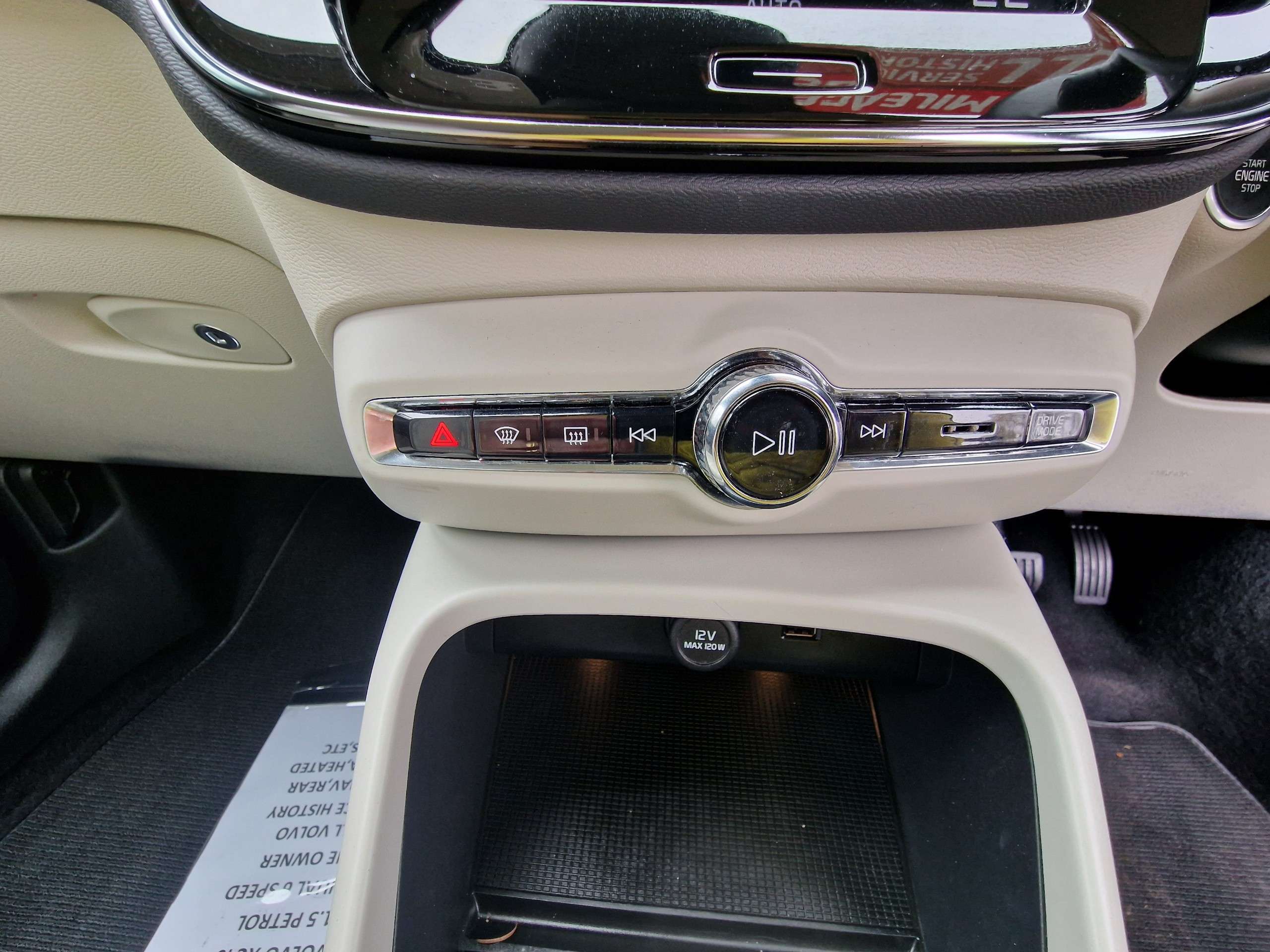 2020 VOLVO XC40 2020 VOLVO XC40