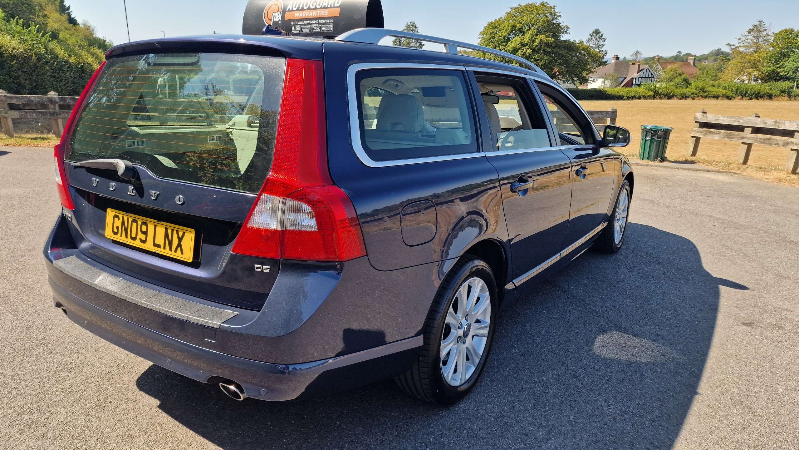 2009 VOLVO V70 2009 VOLVO V70