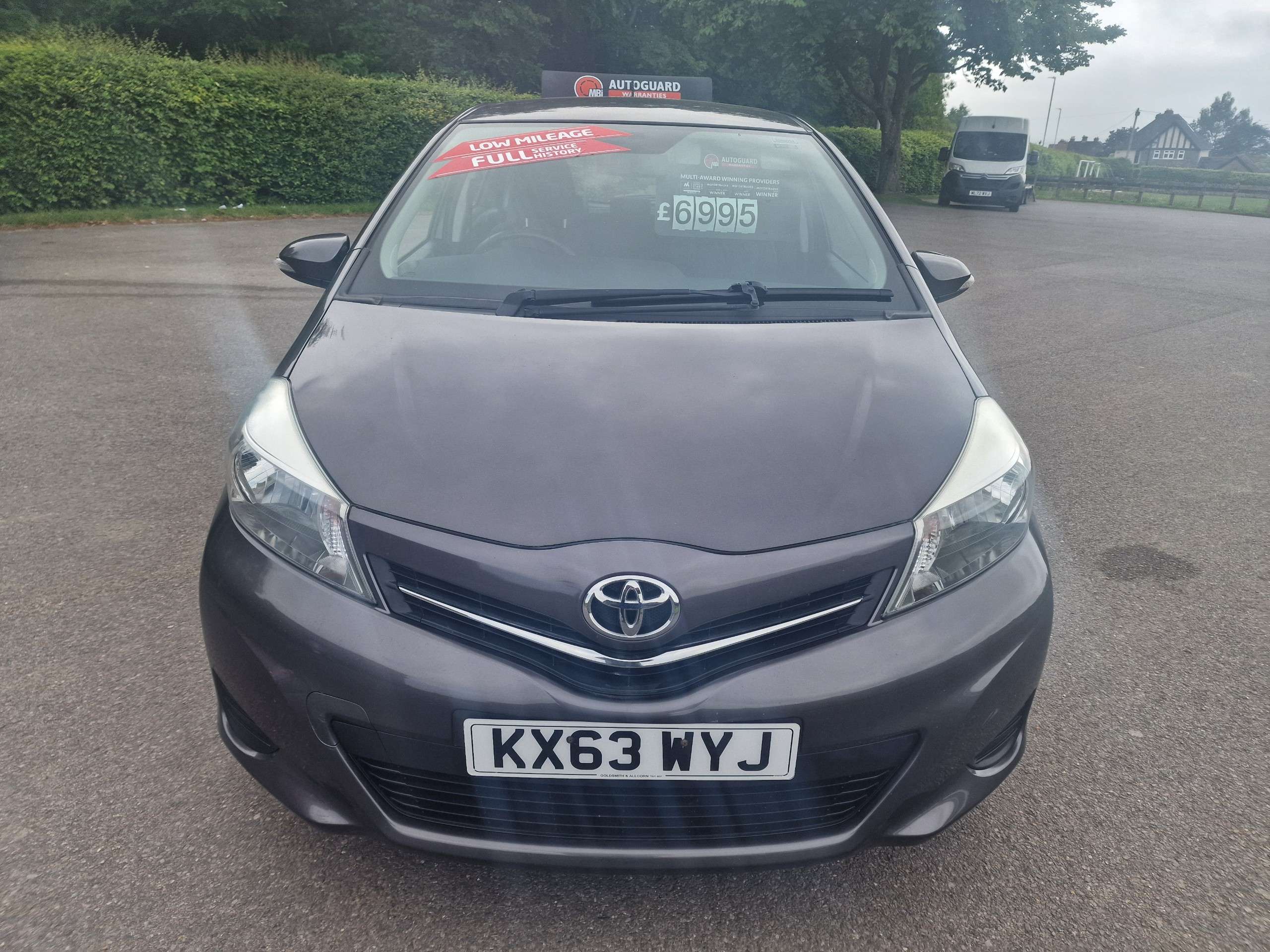 A 2013 TOYOTA YARIS 1.33 Dual VVT-i TR Hatchback 5dr Petrol Manual Euro 5 (101 ps)+LOW MILEAGE UNDER 40,000 MILES, FULL SERVICE HISTORY+ A 2013 TOYOTA YARIS 1.33 Dual VVT-i TR Hatchback 5dr Petrol Manual Euro 5 (101 ps)+LOW MILEAGE UNDER 40,000 MILES, FULL SERVICE HISTORY+