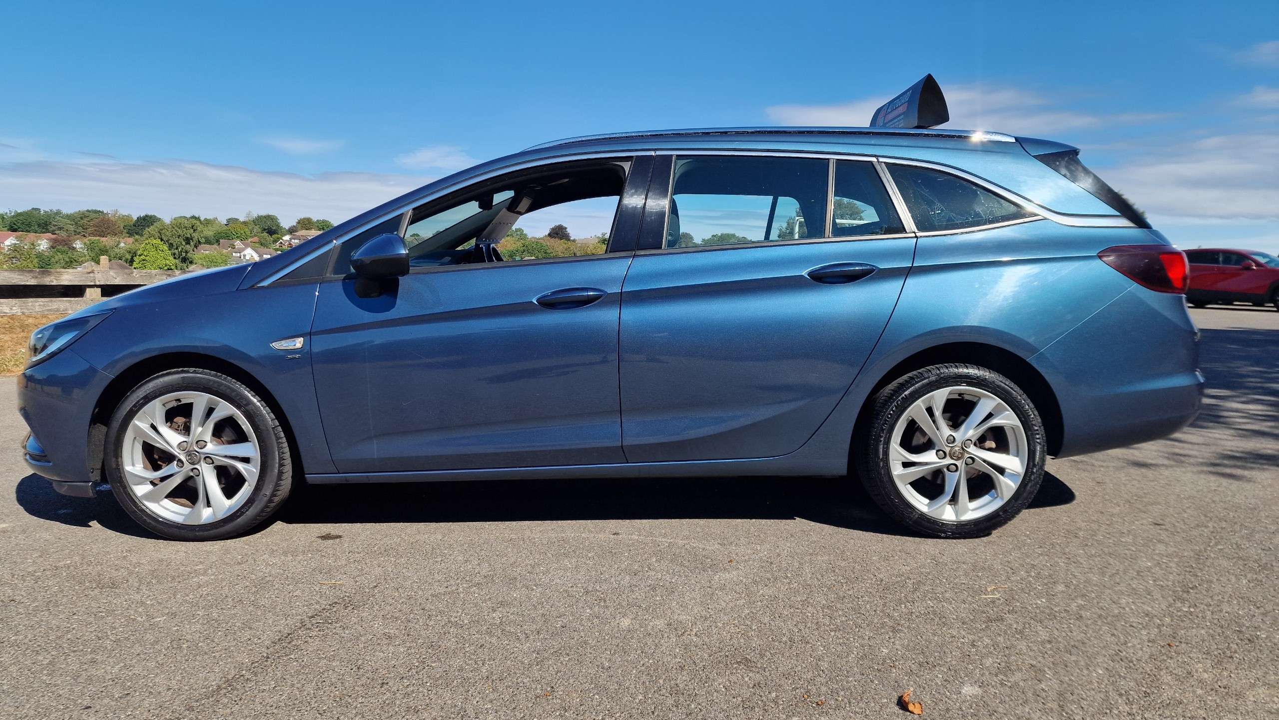 A 2017 VAUXHALL ASTRA 1.4i Turbo SRi Sports Tourer 5dr Petrol Manual Euro 6 (150 ps)+LOW MILEAGE ESTATE CAR ONLY 34,000 MILES A 2017 VAUXHALL ASTRA 1.4i Turbo SRi Sports Tourer 5dr Petrol Manual Euro 6 (150 ps)+LOW MILEAGE ESTATE CAR ONLY 34,000 MILES