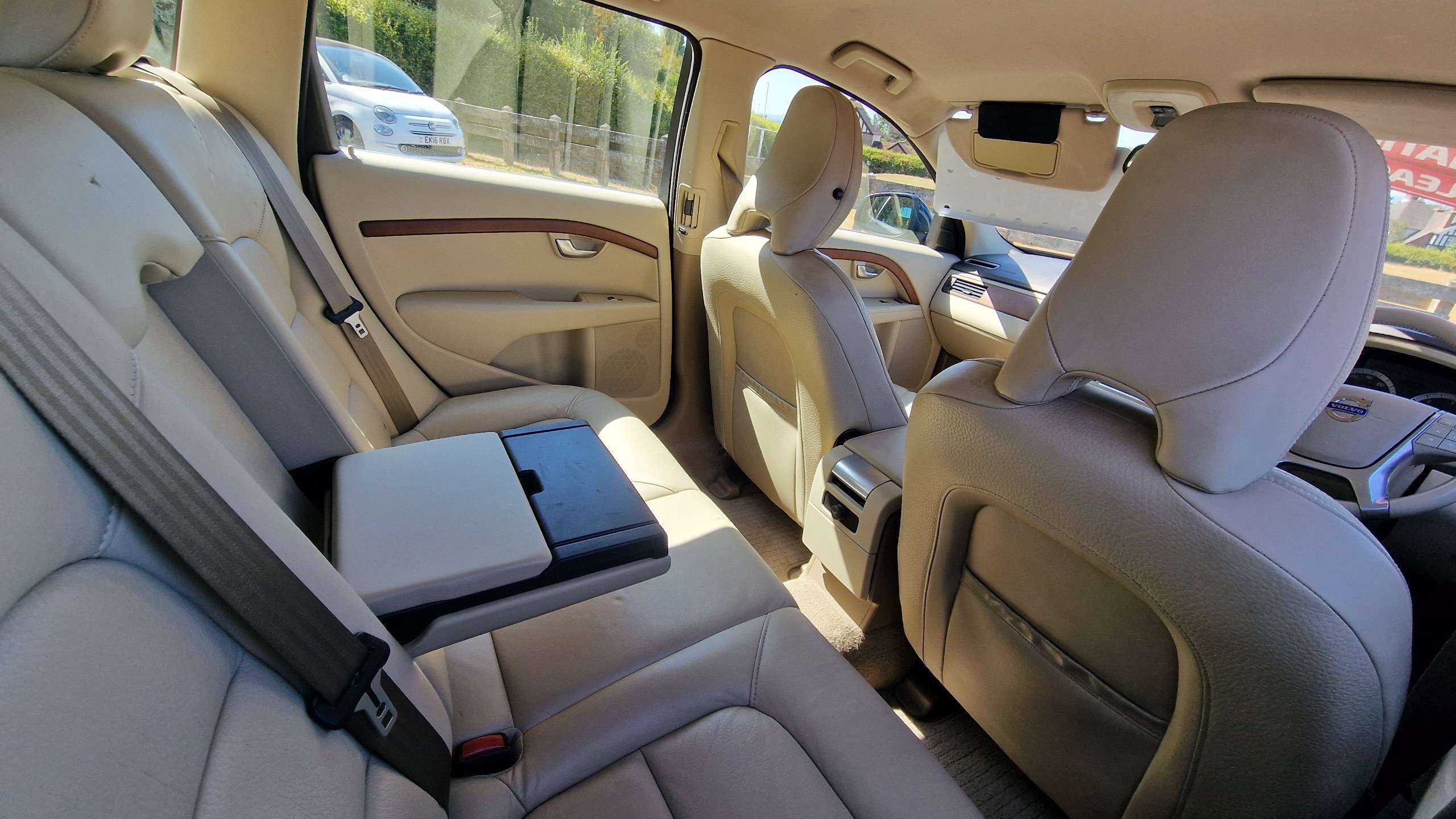 2009 VOLVO V70 2009 VOLVO V70