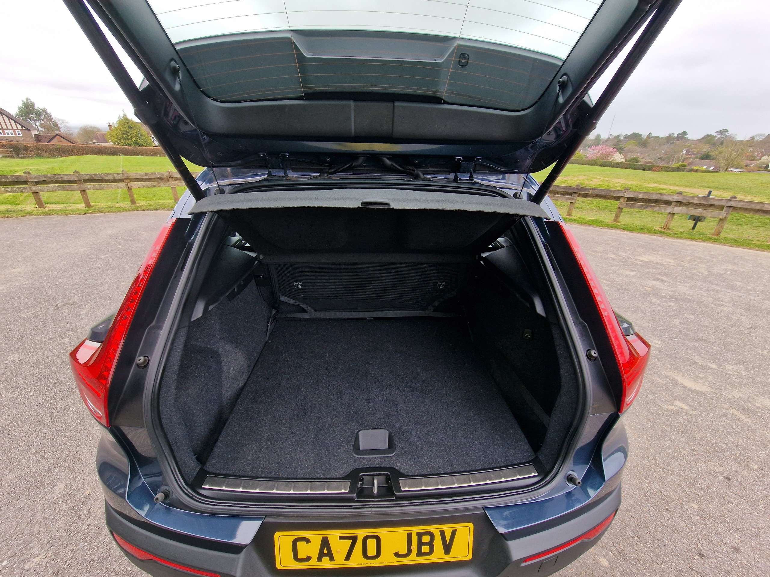 2020 VOLVO XC40 2020 VOLVO XC40