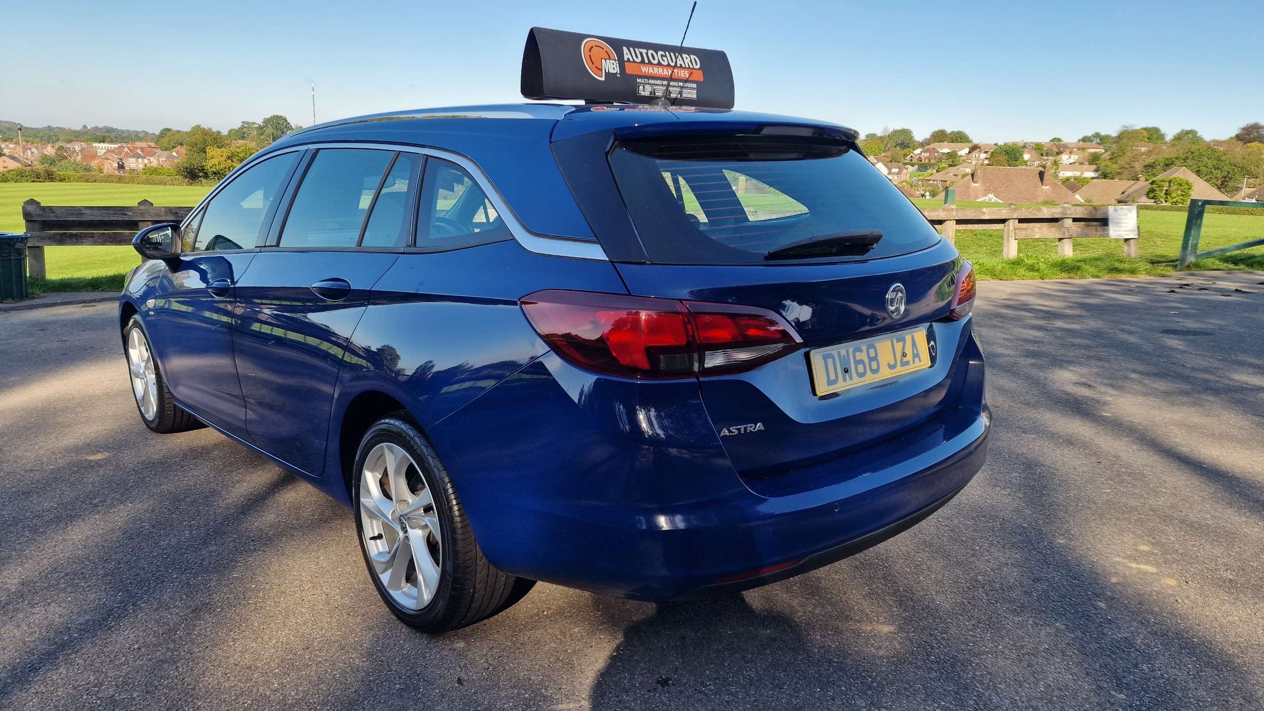 A 2019 VAUXHALL ASTRA 1.4i Turbo GPF SRi Sports Tourer 5dr Petrol Auto Euro 6 (s/s) (150 ps)+AUTOMATIC+LOW MILEAGE+SERVICE HISTORY+PARKING SENSORS+ A 2019 VAUXHALL ASTRA 1.4i Turbo GPF SRi Sports Tourer 5dr Petrol Auto Euro 6 (s/s) (150 ps)+AUTOMATIC+LOW MILEAGE+SERVICE HISTORY+PARKING SENSORS+