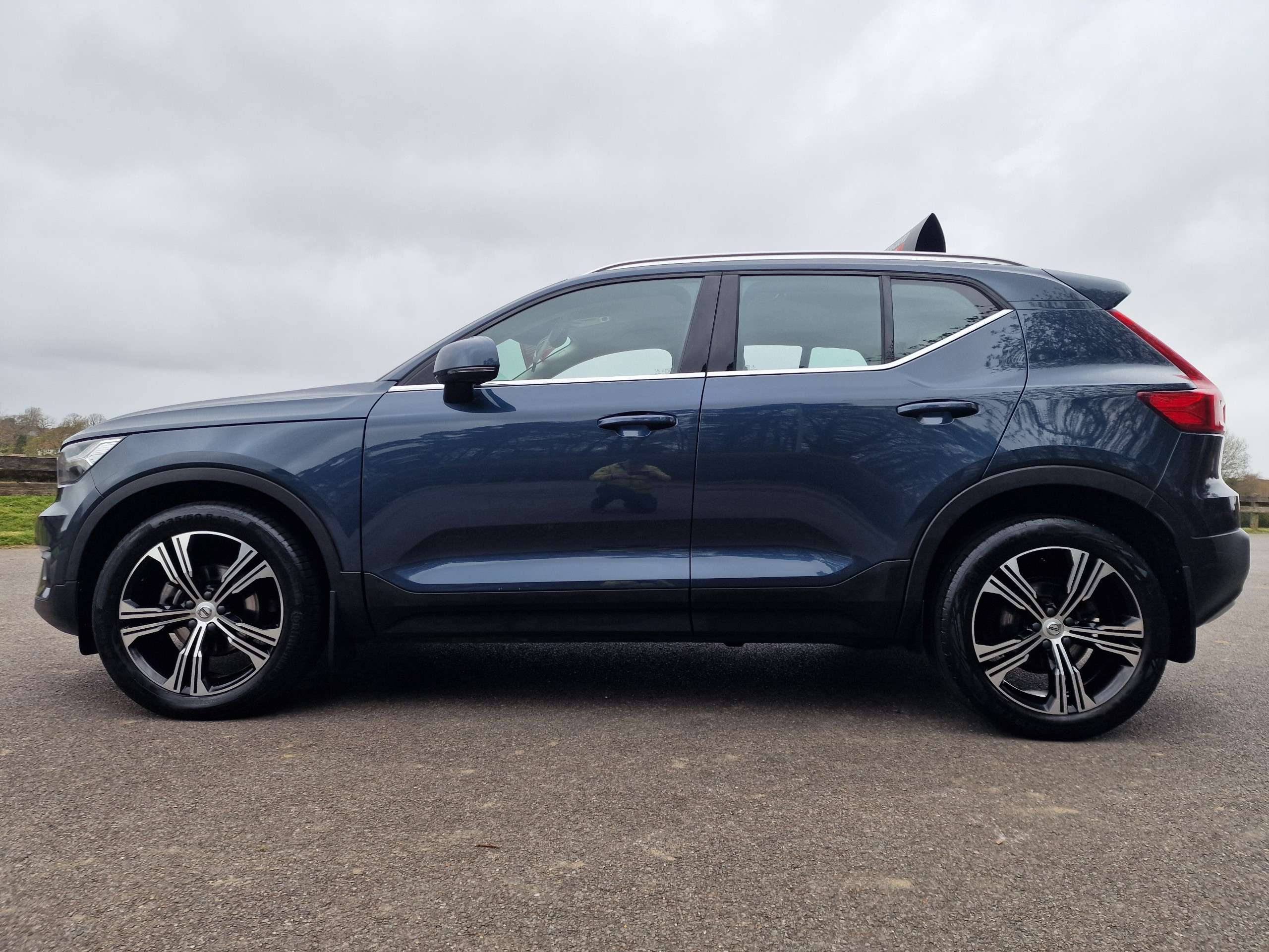 A 2020 VOLVO XC40 1.5 T3 Inscription SUV 5dr Petrol Manual Euro 6 (s/s) (163 ps)+ONE OWNER+FULL VOLVO SERVICE HISTORY,SAT/NAV/LEATHER,REAR CAMERA+MORE A 2020 VOLVO XC40 1.5 T3 Inscription SUV 5dr Petrol Manual Euro 6 (s/s) (163 ps)+ONE OWNER+FULL VOLVO SERVICE HISTORY,SAT/NAV/LEATHER,REAR CAMERA+MORE