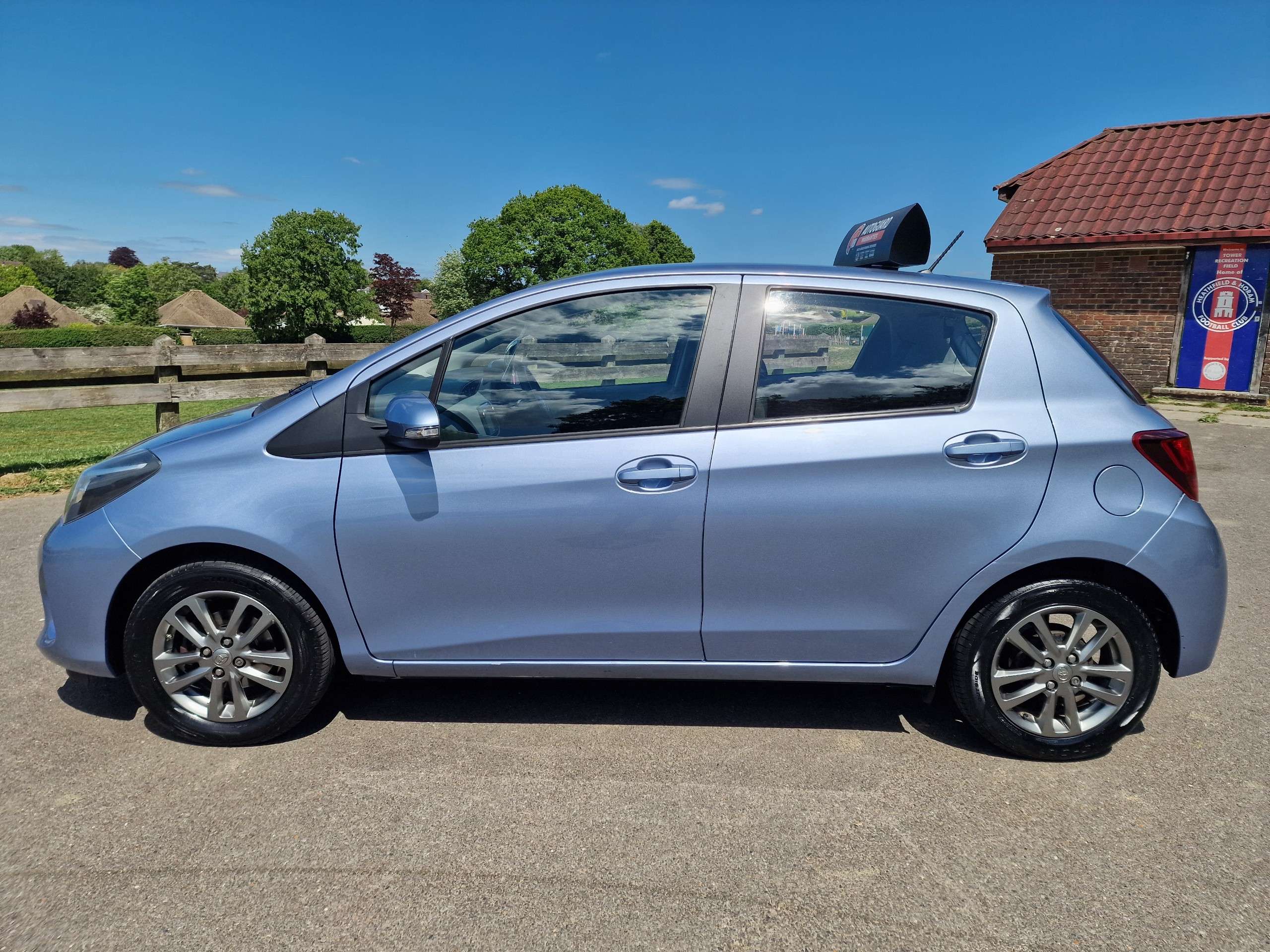 A 2015 TOYOTA YARIS 1.33 Dual VVT-i Icon Hatchback 5dr Petrol Manual Euro 5 Euro 5 (99 ps) A 2015 TOYOTA YARIS 1.33 Dual VVT-i Icon Hatchback 5dr Petrol Manual Euro 5 Euro 5 (99 ps)