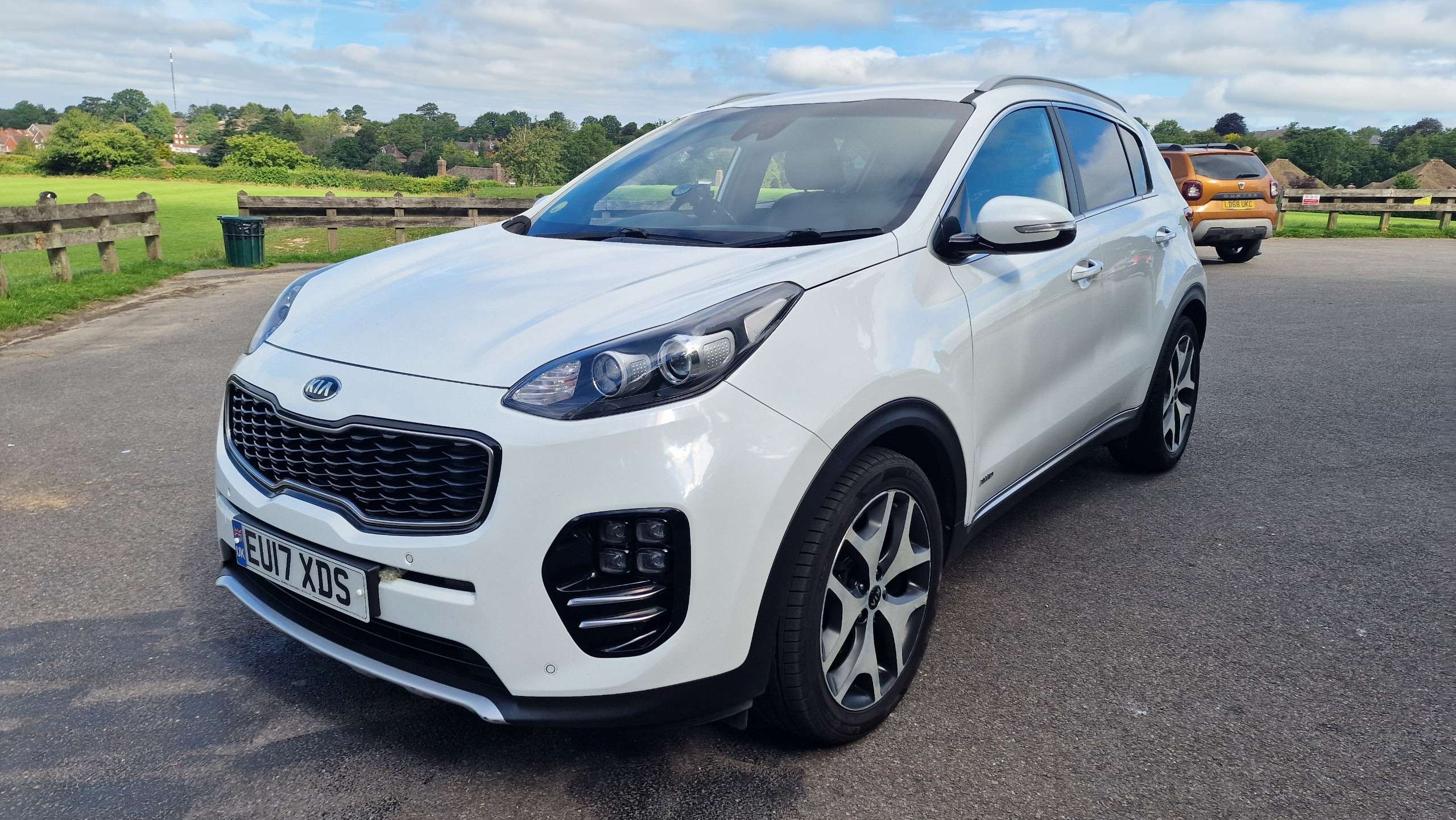 A 2017 KIA SPORTAGE 2.0 CRDi GT-Line SUV 5dr Diesel Auto AWD Euro 6 (134 bhp)+AUTOMATIC+LOW MILEAGE+FULL SERVICE HISTORY+ A 2017 KIA SPORTAGE 2.0 CRDi GT-Line SUV 5dr Diesel Auto AWD Euro 6 (134 bhp)+AUTOMATIC+LOW MILEAGE+FULL SERVICE HISTORY+
