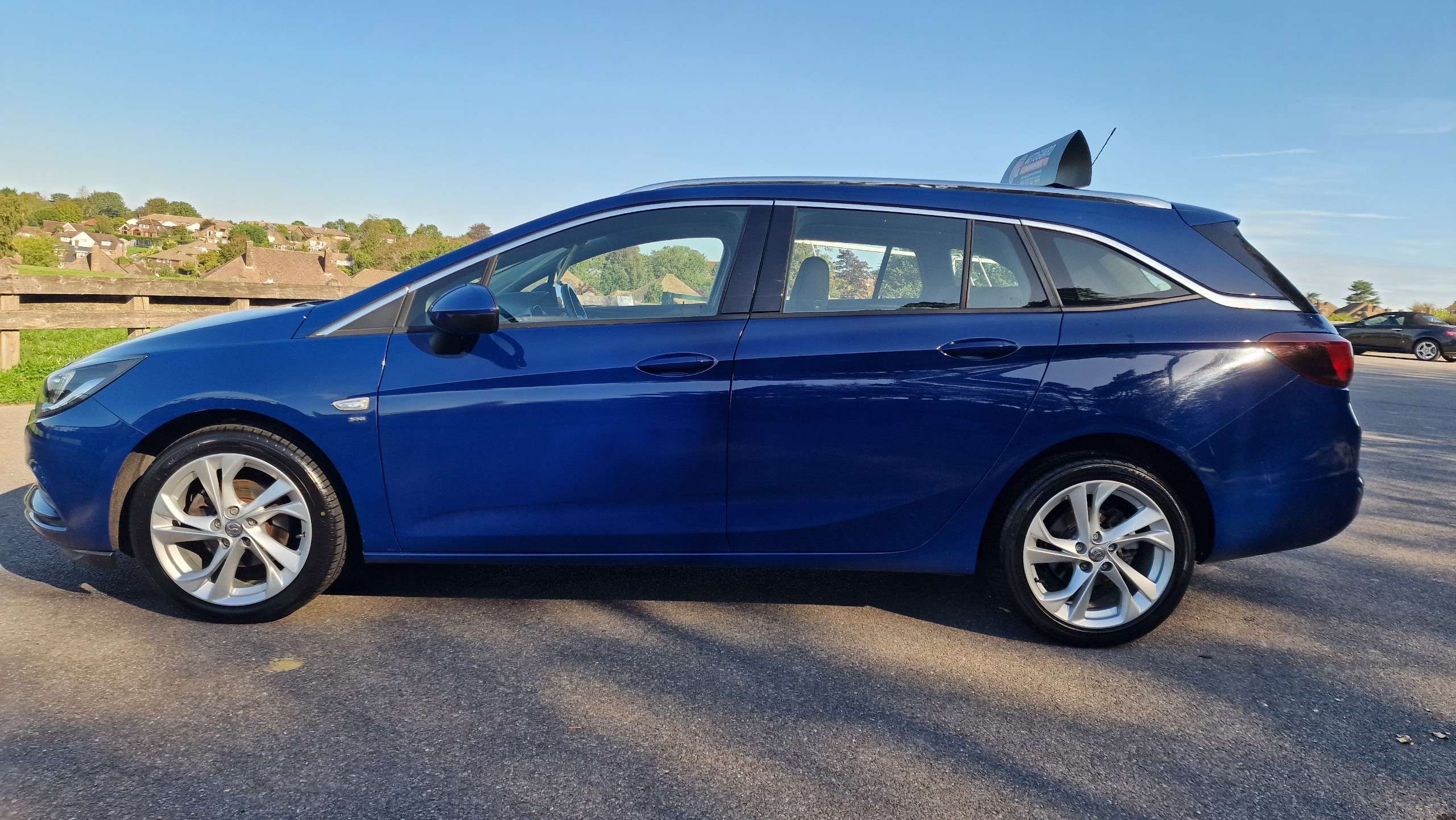 A 2019 VAUXHALL ASTRA 1.4i Turbo GPF SRi Sports Tourer 5dr Petrol Auto Euro 6 (s/s) (150 ps)+AUTOMATIC+LOW MILEAGE+SERVICE HISTORY+PARKING SENSORS+ A 2019 VAUXHALL ASTRA 1.4i Turbo GPF SRi Sports Tourer 5dr Petrol Auto Euro 6 (s/s) (150 ps)+AUTOMATIC+LOW MILEAGE+SERVICE HISTORY+PARKING SENSORS+