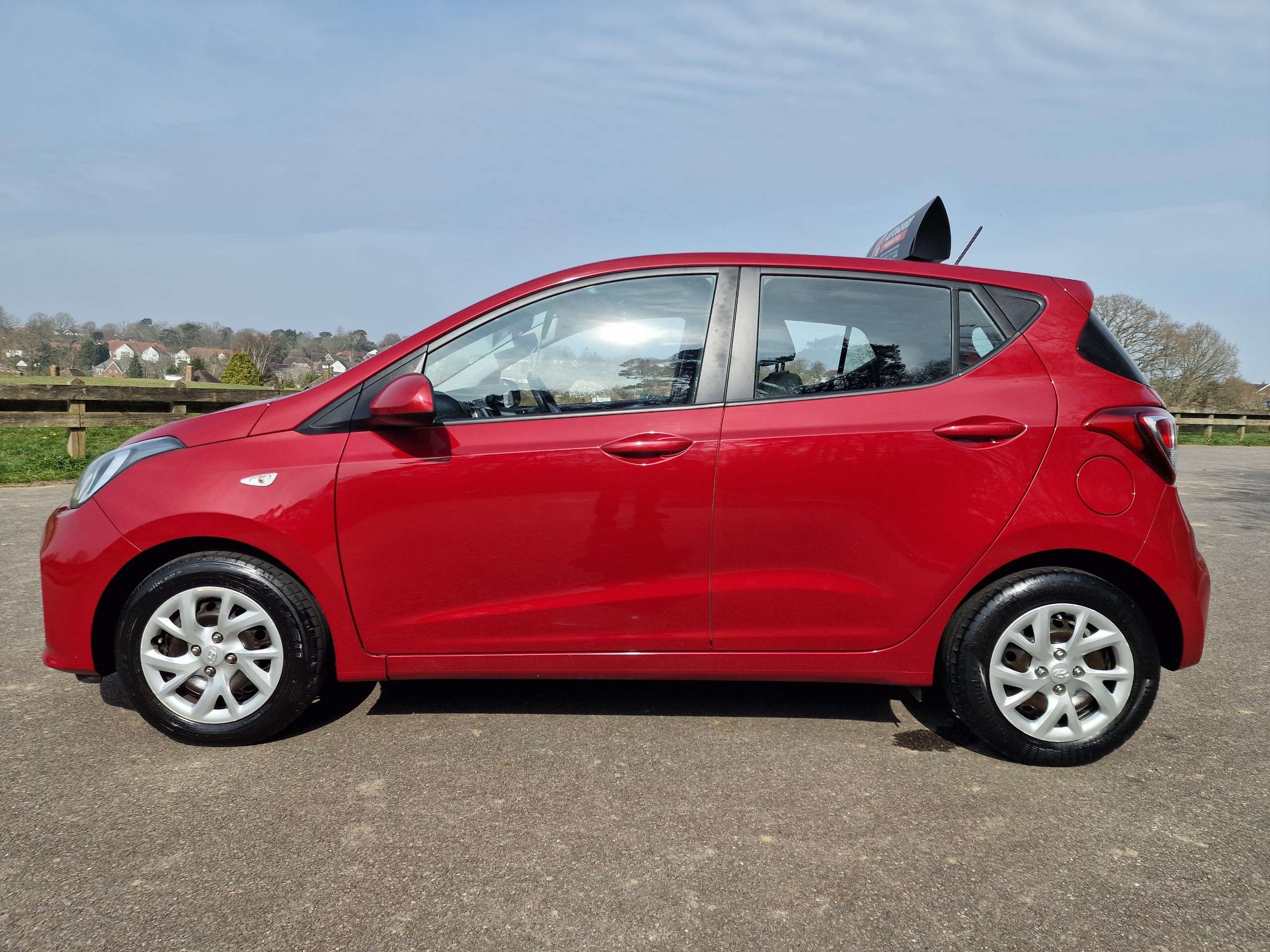 A 2017 HYUNDAI I10 1.0 Blue Drive SE Hatchback 5dr Petrol Manual Euro 6 (s/s) (66 ps)+LOW MILEAGE ONLY 40,000 MILES,FULL SERVICE HISTORY, LOW TAX+ A 2017 HYUNDAI I10 1.0 Blue Drive SE Hatchback 5dr Petrol Manual Euro 6 (s/s) (66 ps)+LOW MILEAGE ONLY 40,000 MILES,FULL SERVICE HISTORY, LOW TAX+