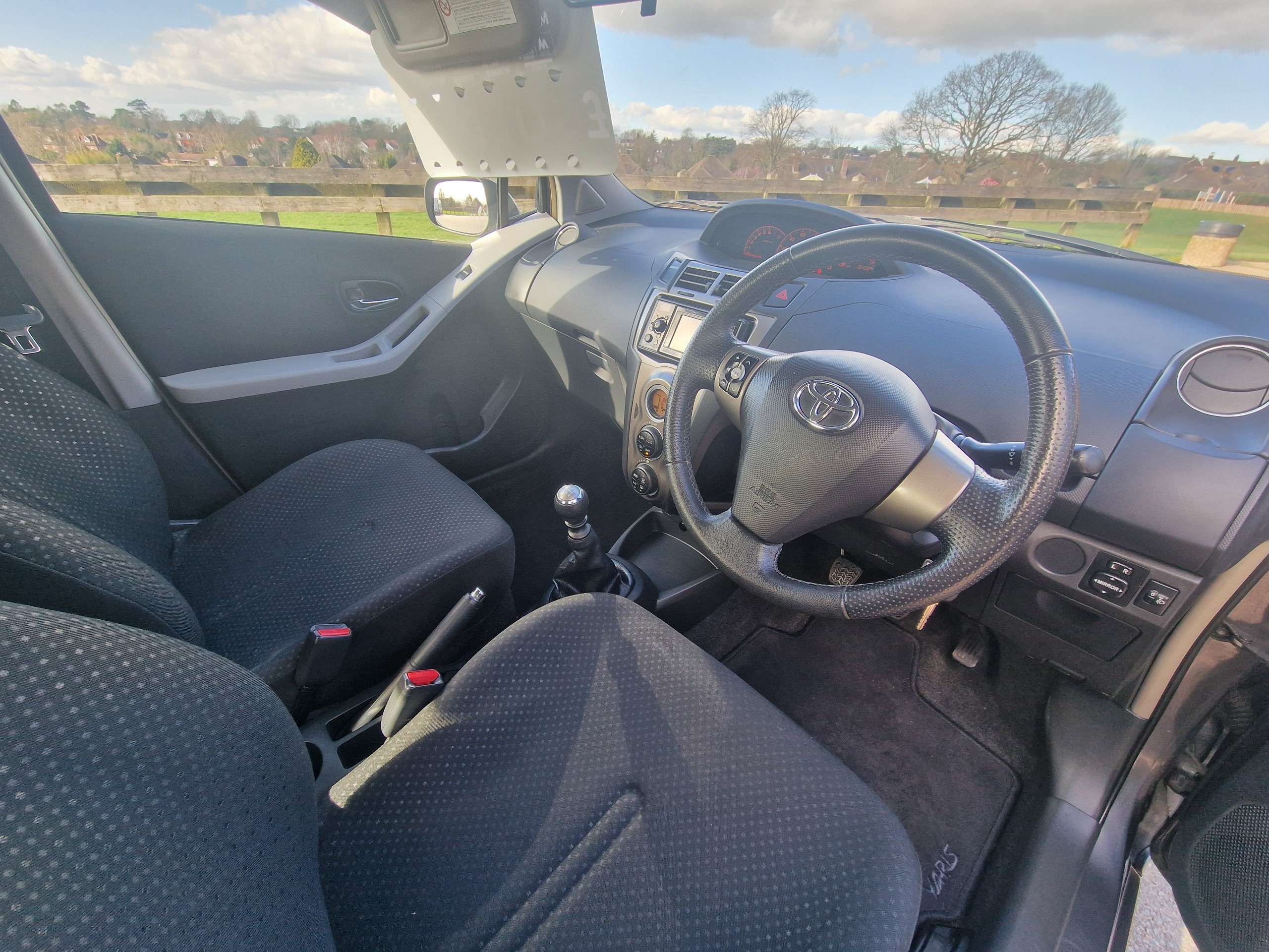 2011 TOYOTA YARIS 2011 TOYOTA YARIS