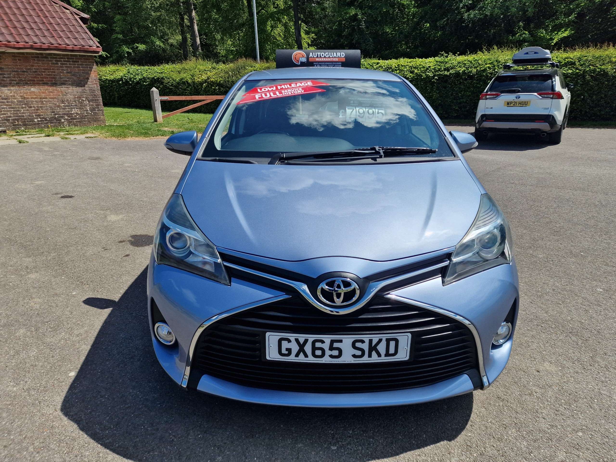 A 2015 TOYOTA YARIS 1.33 Dual VVT-i Icon Hatchback 5dr Petrol Manual Euro 5 Euro 5 (99 ps) A 2015 TOYOTA YARIS 1.33 Dual VVT-i Icon Hatchback 5dr Petrol Manual Euro 5 Euro 5 (99 ps)
