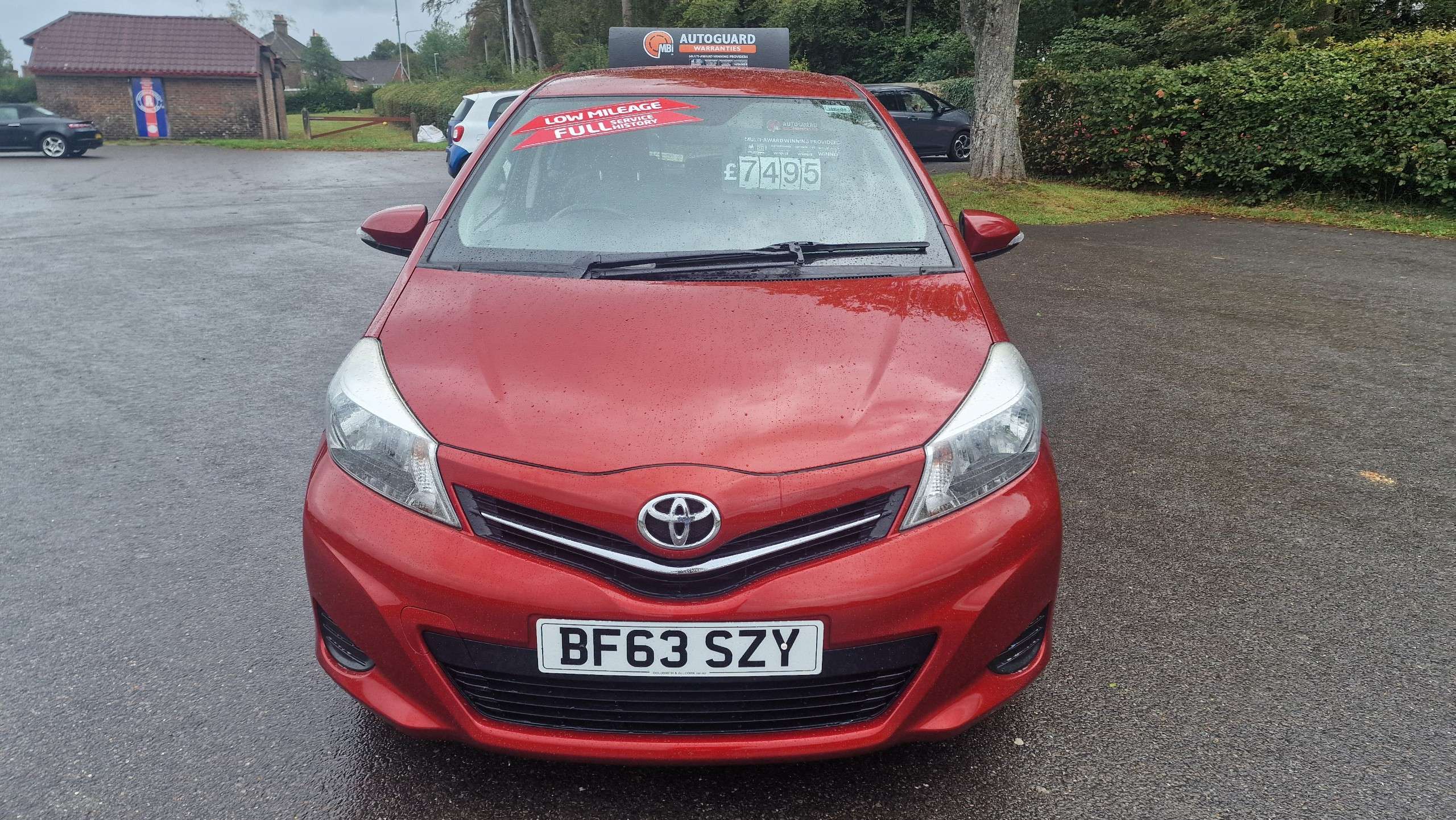 A 2013 TOYOTA YARIS 1.33 Dual VVT-i TR Hatchback 5dr Petrol Manual Euro 5 (101 ps)+VERY LOW MILEAGE UNDER 25,000 MILES+FULL TOYOTA SERVICE HISTORY+ A 2013 TOYOTA YARIS 1.33 Dual VVT-i TR Hatchback 5dr Petrol Manual Euro 5 (101 ps)+VERY LOW MILEAGE UNDER 25,000 MILES+FULL TOYOTA SERVICE HISTORY+