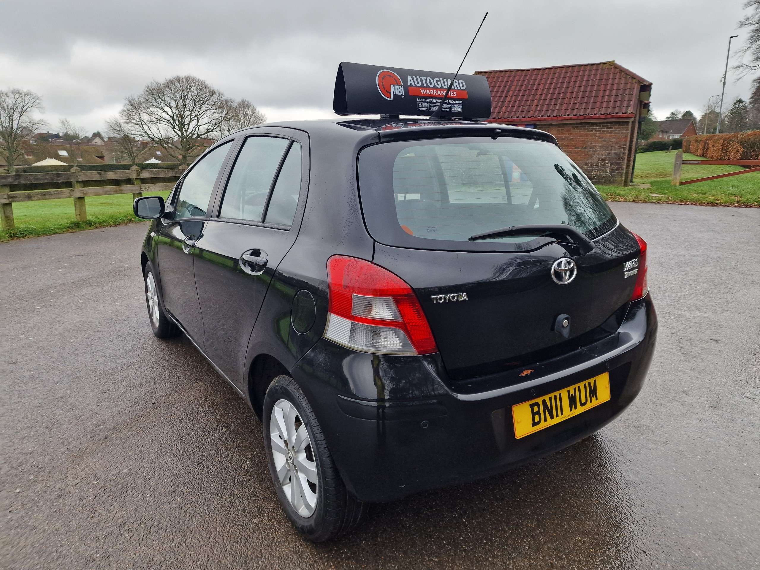 A 2011 TOYOTA YARIS 1.33 VVT-i T Spirit Nav 5dr +LOW MILEAGE,FULL SERVIC HISTORY+ A 2011 TOYOTA YARIS 1.33 VVT-i T Spirit Nav 5dr +LOW MILEAGE,FULL SERVIC HISTORY+