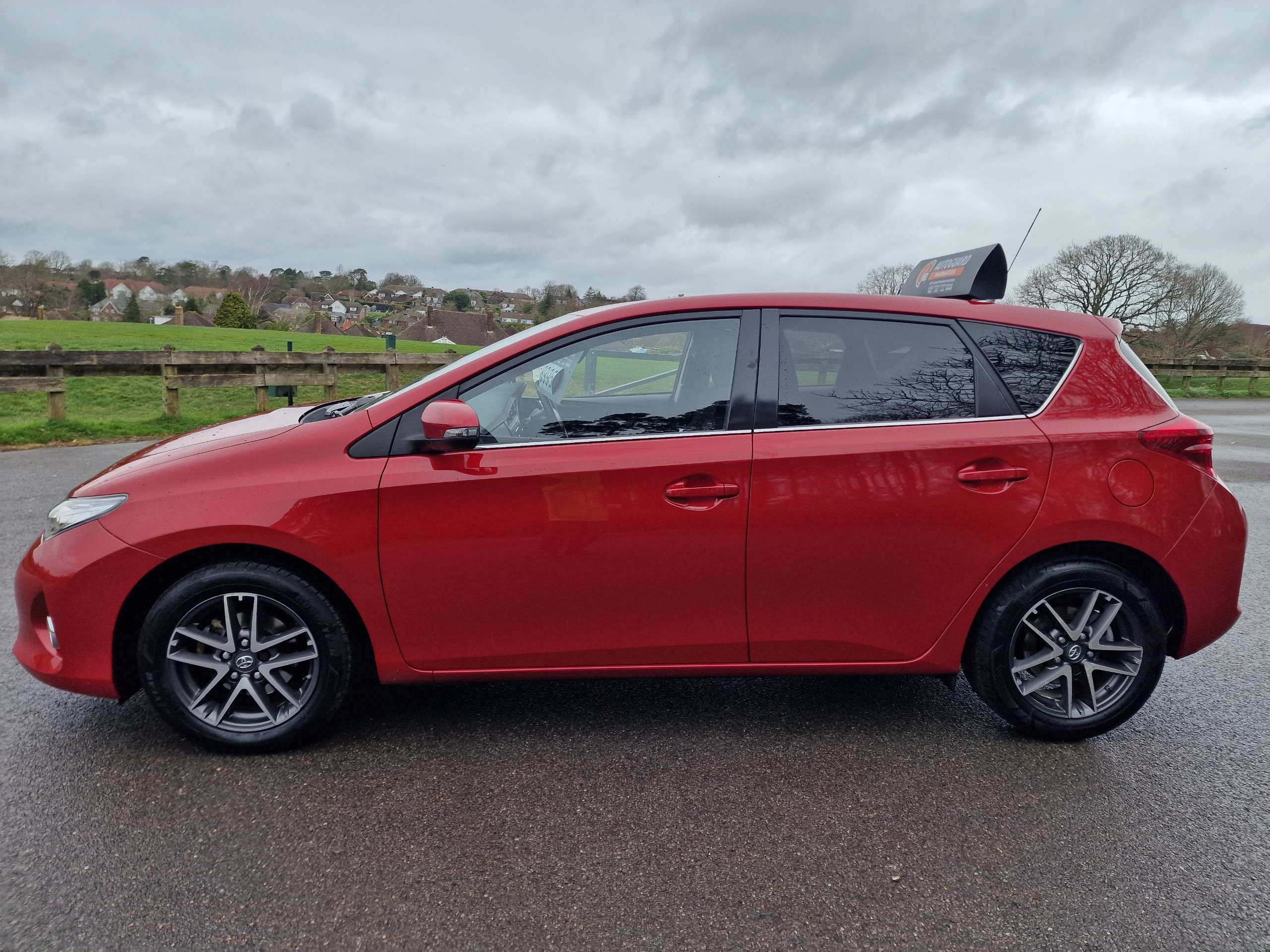 A 2015 TOYOTA AURIS 1.6 V-Matic Icon Plus Hatchback 5dr Petrol Manual Euro 5 (132 ps)+LOW MILEAGE ONLY 55,000 MILES+SAT NAV+HEATED SEATS+ETC A 2015 TOYOTA AURIS 1.6 V-Matic Icon Plus Hatchback 5dr Petrol Manual Euro 5 (132 ps)+LOW MILEAGE ONLY 55,000 MILES+SAT NAV+HEATED SEATS+ETC