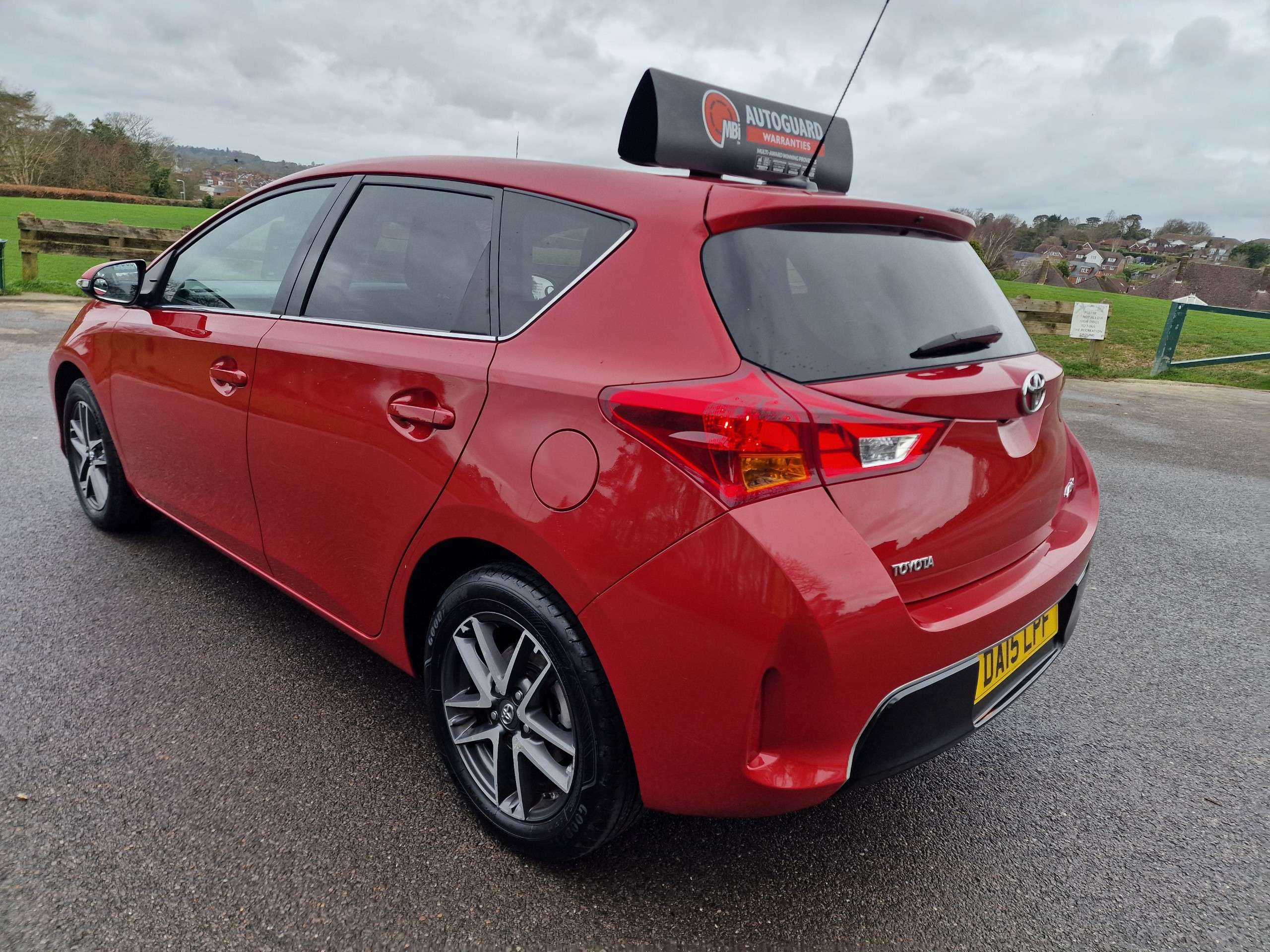 A 2015 TOYOTA AURIS 1.6 V-Matic Icon Plus Hatchback 5dr Petrol Manual Euro 5 (132 ps)+LOW MILEAGE ONLY 55,000 MILES+SAT NAV+HEATED SEATS+ETC A 2015 TOYOTA AURIS 1.6 V-Matic Icon Plus Hatchback 5dr Petrol Manual Euro 5 (132 ps)+LOW MILEAGE ONLY 55,000 MILES+SAT NAV+HEATED SEATS+ETC