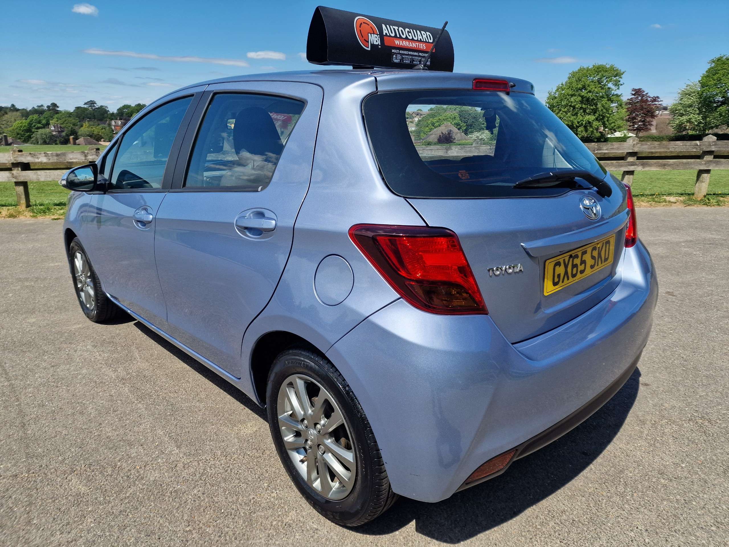 A 2015 TOYOTA YARIS 1.33 Dual VVT-i Icon Hatchback 5dr Petrol Manual Euro 5 Euro 5 (99 ps) A 2015 TOYOTA YARIS 1.33 Dual VVT-i Icon Hatchback 5dr Petrol Manual Euro 5 Euro 5 (99 ps)