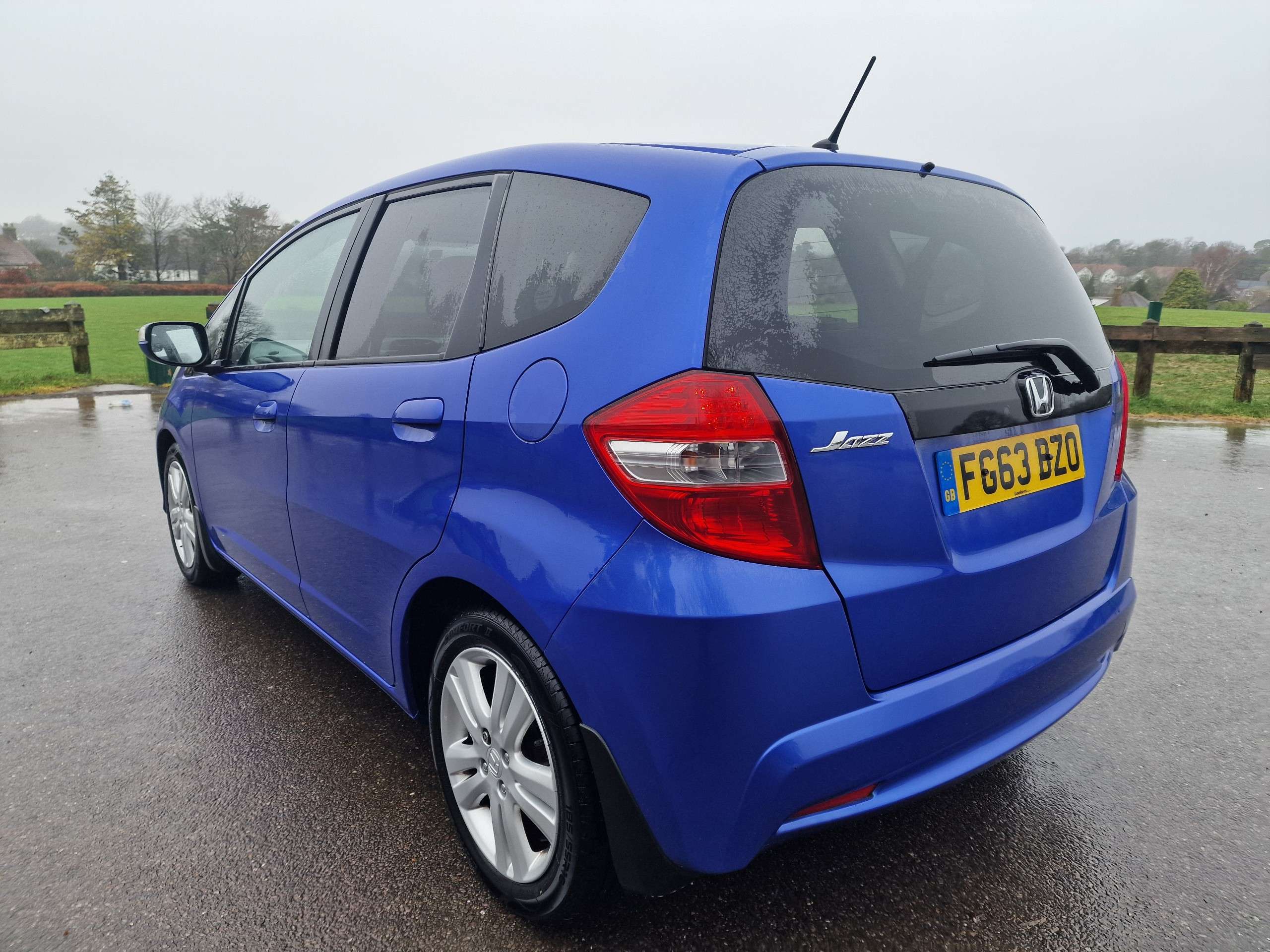 A 2013 HONDA JAZZ 1.4 i-VTEC ES Plus Hatchback 5dr Petrol CVT Euro 5 (99 ps)+AUTOMATIC+FULL SERVICE HISTORY+1 FAMILY OWNED A 2013 HONDA JAZZ 1.4 i-VTEC ES Plus Hatchback 5dr Petrol CVT Euro 5 (99 ps)+AUTOMATIC+FULL SERVICE HISTORY+1 FAMILY OWNED