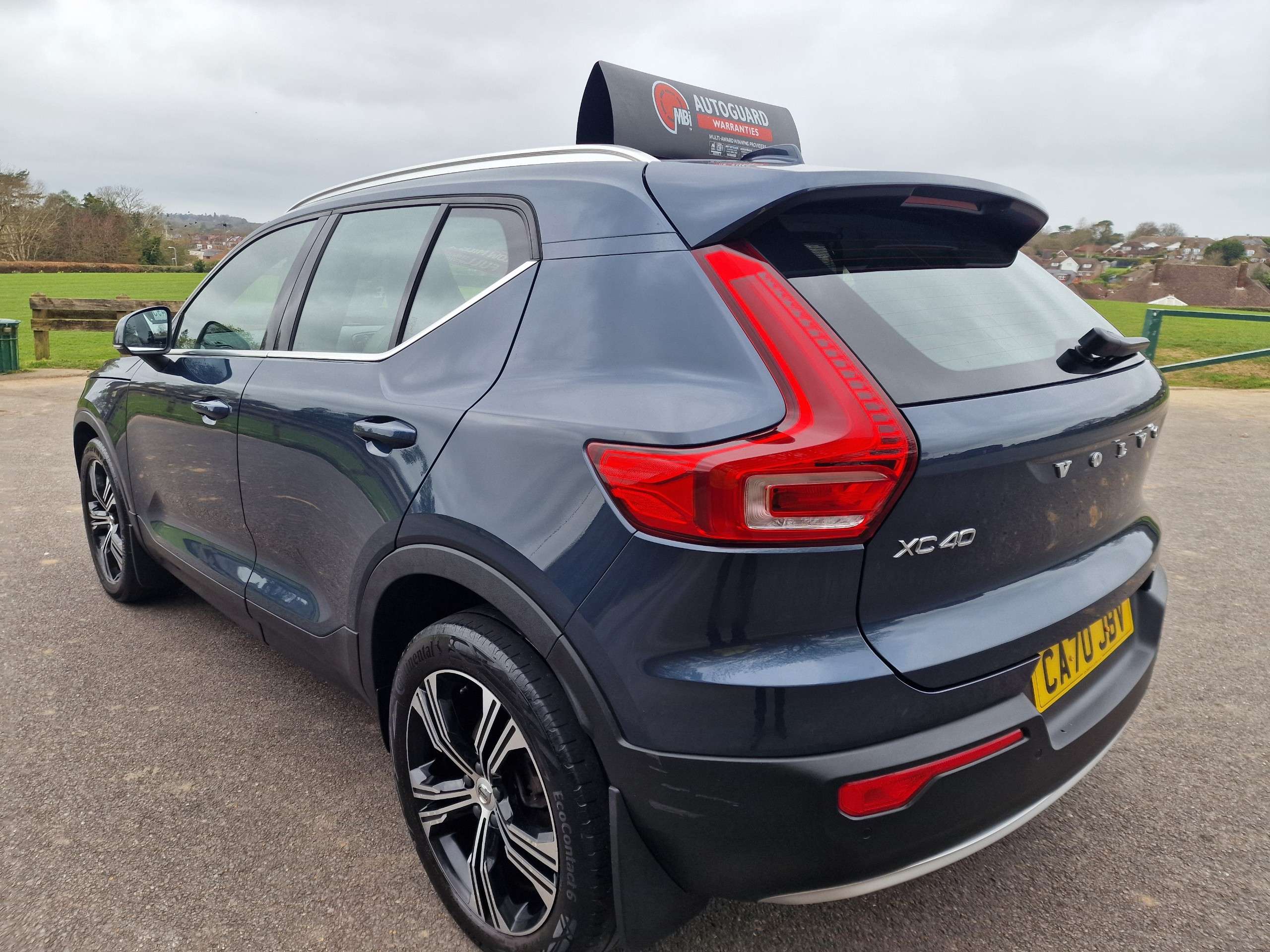 A 2020 VOLVO XC40 1.5 T3 Inscription SUV 5dr Petrol Manual Euro 6 (s/s) (163 ps)+ONE OWNER+FULL VOLVO SERVICE HISTORY,SAT/NAV/LEATHER,REAR CAMERA+MORE A 2020 VOLVO XC40 1.5 T3 Inscription SUV 5dr Petrol Manual Euro 6 (s/s) (163 ps)+ONE OWNER+FULL VOLVO SERVICE HISTORY,SAT/NAV/LEATHER,REAR CAMERA+MORE