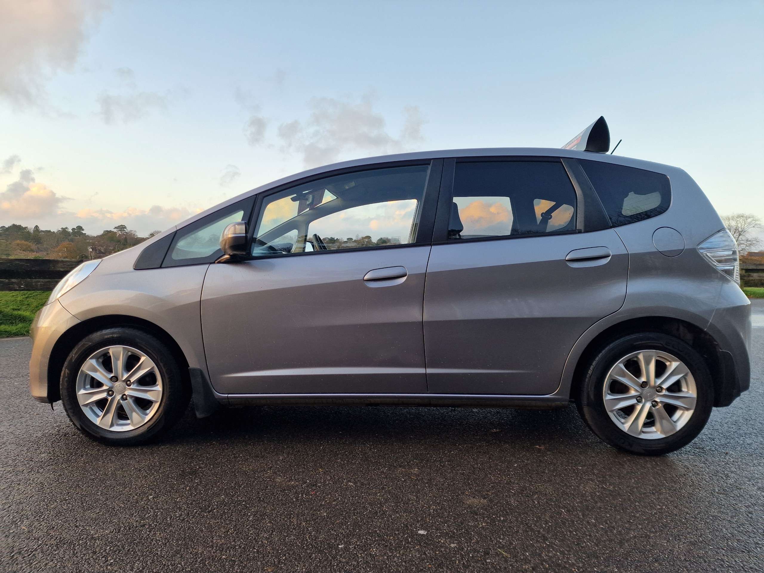 A 2011 HONDA JAZZ 1.3h IMA HS Hatchback 5dr Petrol Hybrid Euro 5 (102 ps)+AUTOMATIC+ A 2011 HONDA JAZZ 1.3h IMA HS Hatchback 5dr Petrol Hybrid Euro 5 (102 ps)+AUTOMATIC+