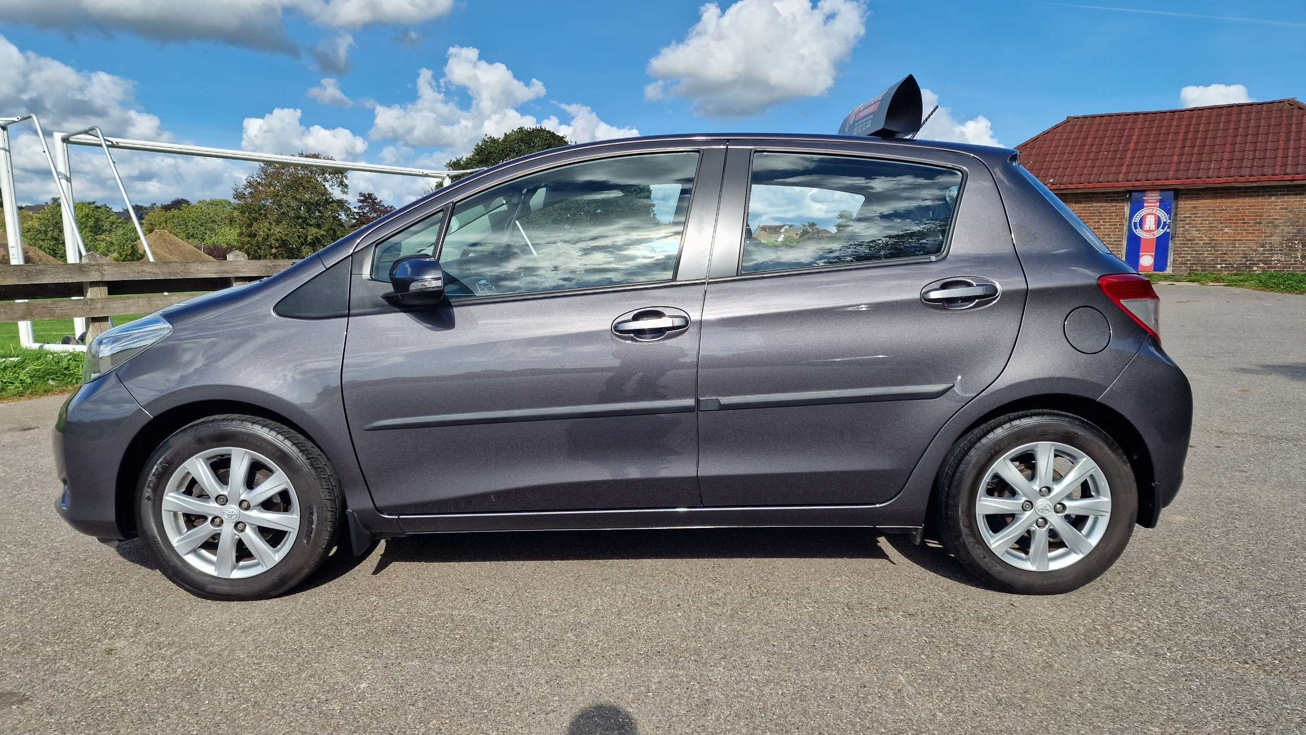 A 2013 TOYOTA YARIS 1.33 Dual VVT-i TR Hatchback 5dr Petrol Manual Euro 5 (101 ps)+ ONE OWNER+FULL TOYOTA SERVICE HISTORY+LOW MILEAGE+ A 2013 TOYOTA YARIS 1.33 Dual VVT-i TR Hatchback 5dr Petrol Manual Euro 5 (101 ps)+ ONE OWNER+FULL TOYOTA SERVICE HISTORY+LOW MILEAGE+