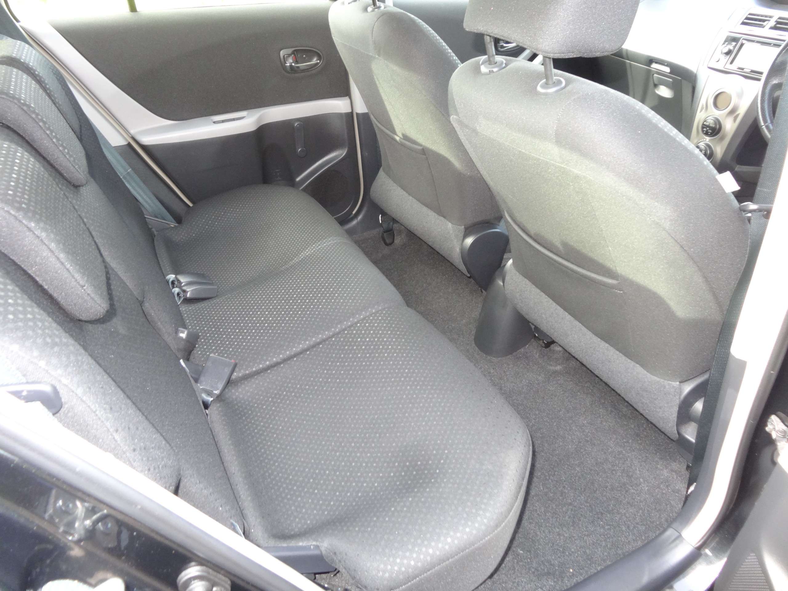 2011 TOYOTA YARIS 2011 TOYOTA YARIS