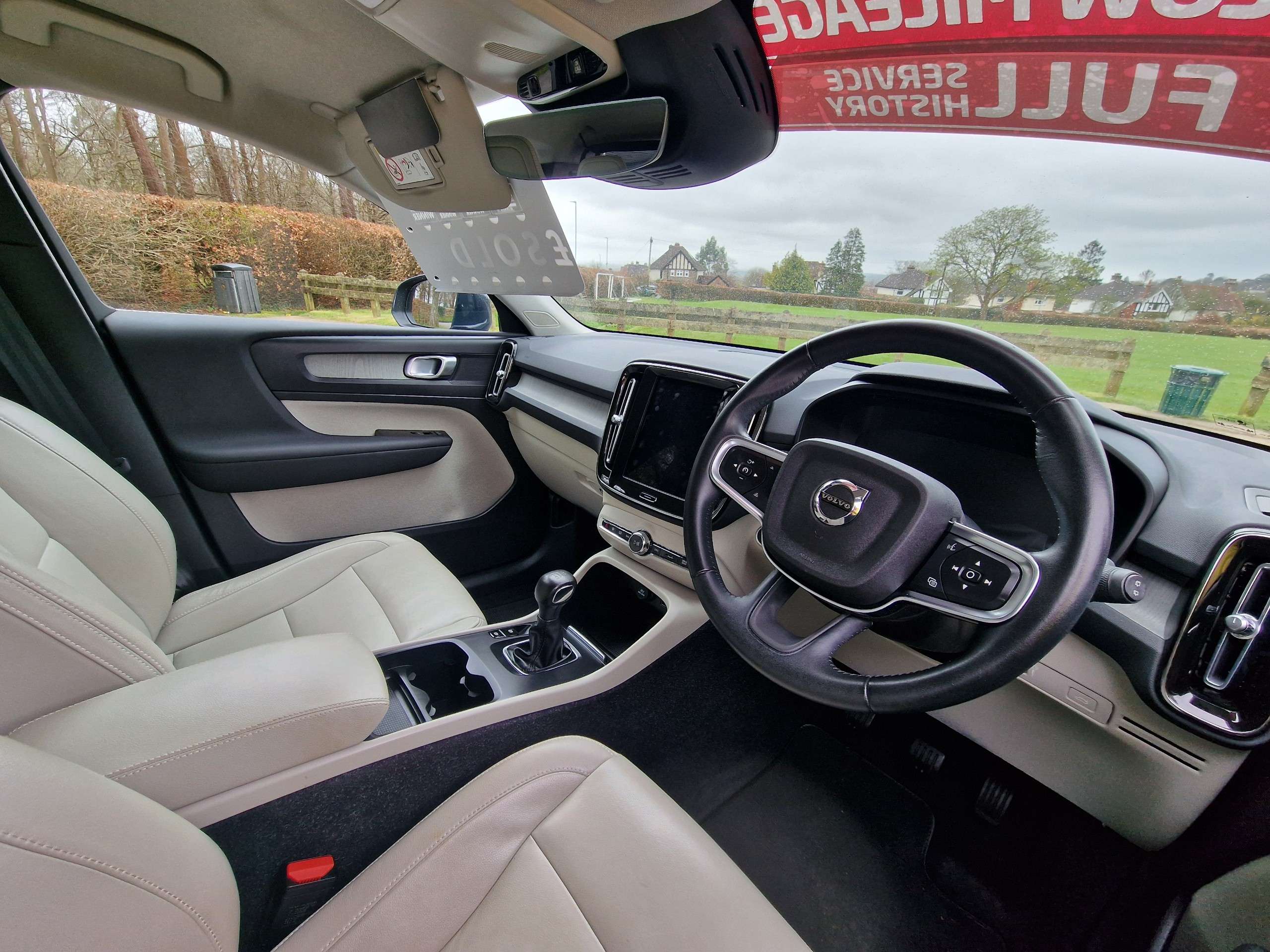 2020 VOLVO XC40 2020 VOLVO XC40