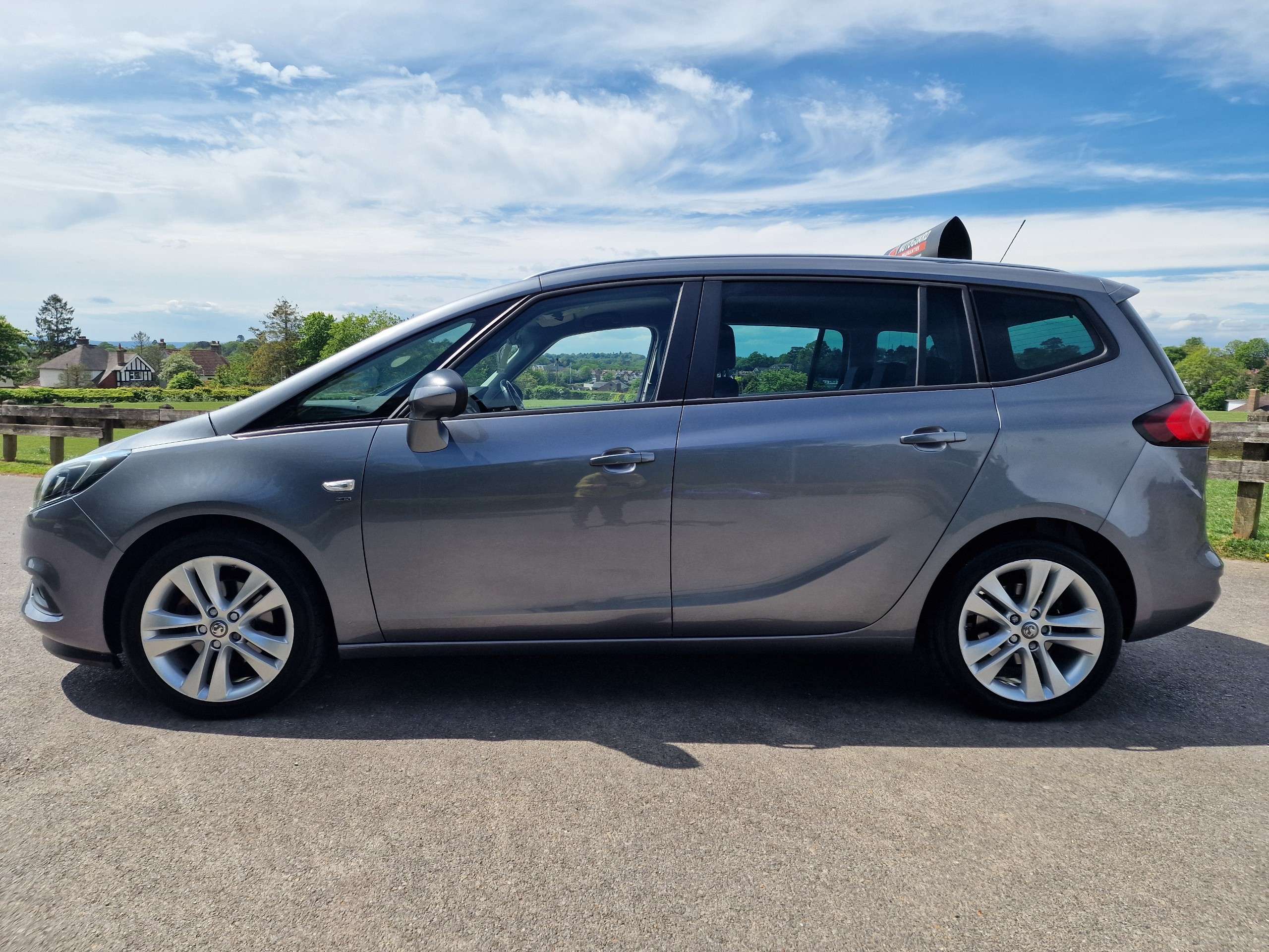 A 2018 VAUXHALL ZAFIRA TOURER 1.4i Turbo SRi Nav MPV 5dr Petrol Manual Euro 6 (140 ps)+LOW MILEAGE+HEATED SEATS+LEATHER+SAT/NAV+REAR SENSORS A 2018 VAUXHALL ZAFIRA TOURER 1.4i Turbo SRi Nav MPV 5dr Petrol Manual Euro 6 (140 ps)+LOW MILEAGE+HEATED SEATS+LEATHER+SAT/NAV+REAR SENSORS